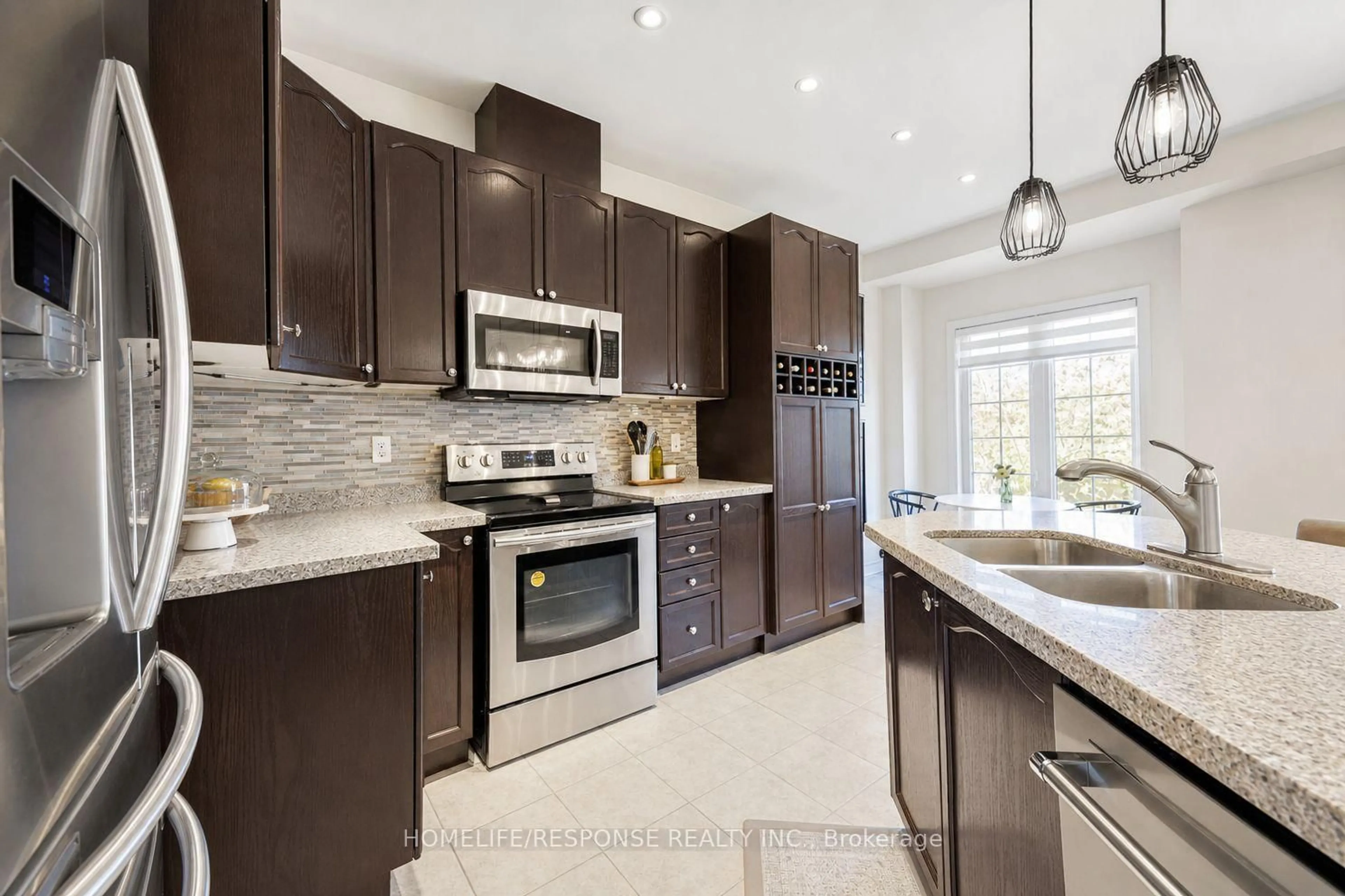 Contemporary kitchen, ceramic/tile floor for 15 Old Colony Rd #Unit 8, Richmond Hill Ontario L4E 4L5