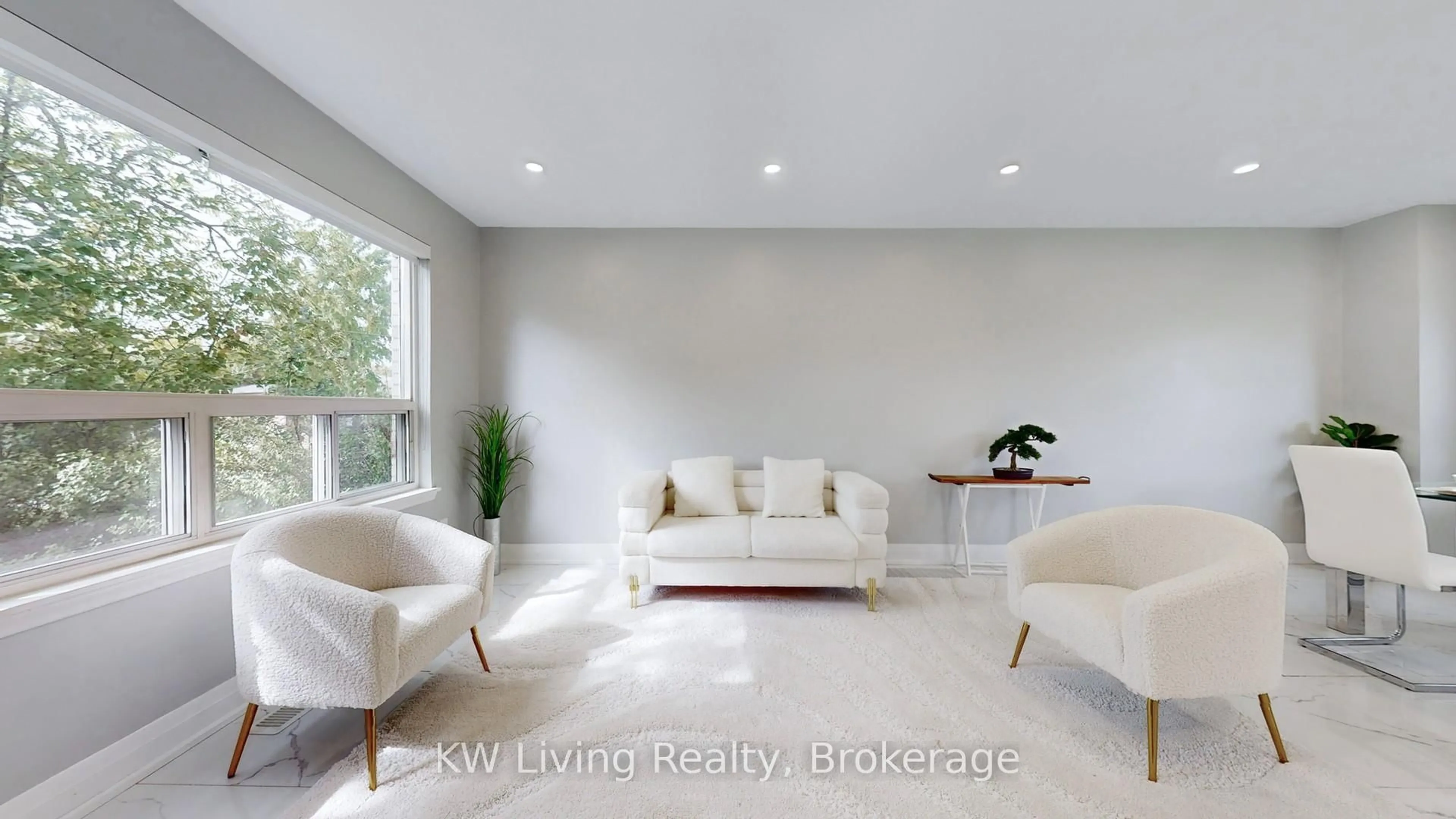 Living room with furniture, unknown for 251 Mcconvey Dr, Richmond Hill Ontario L4C 3K1