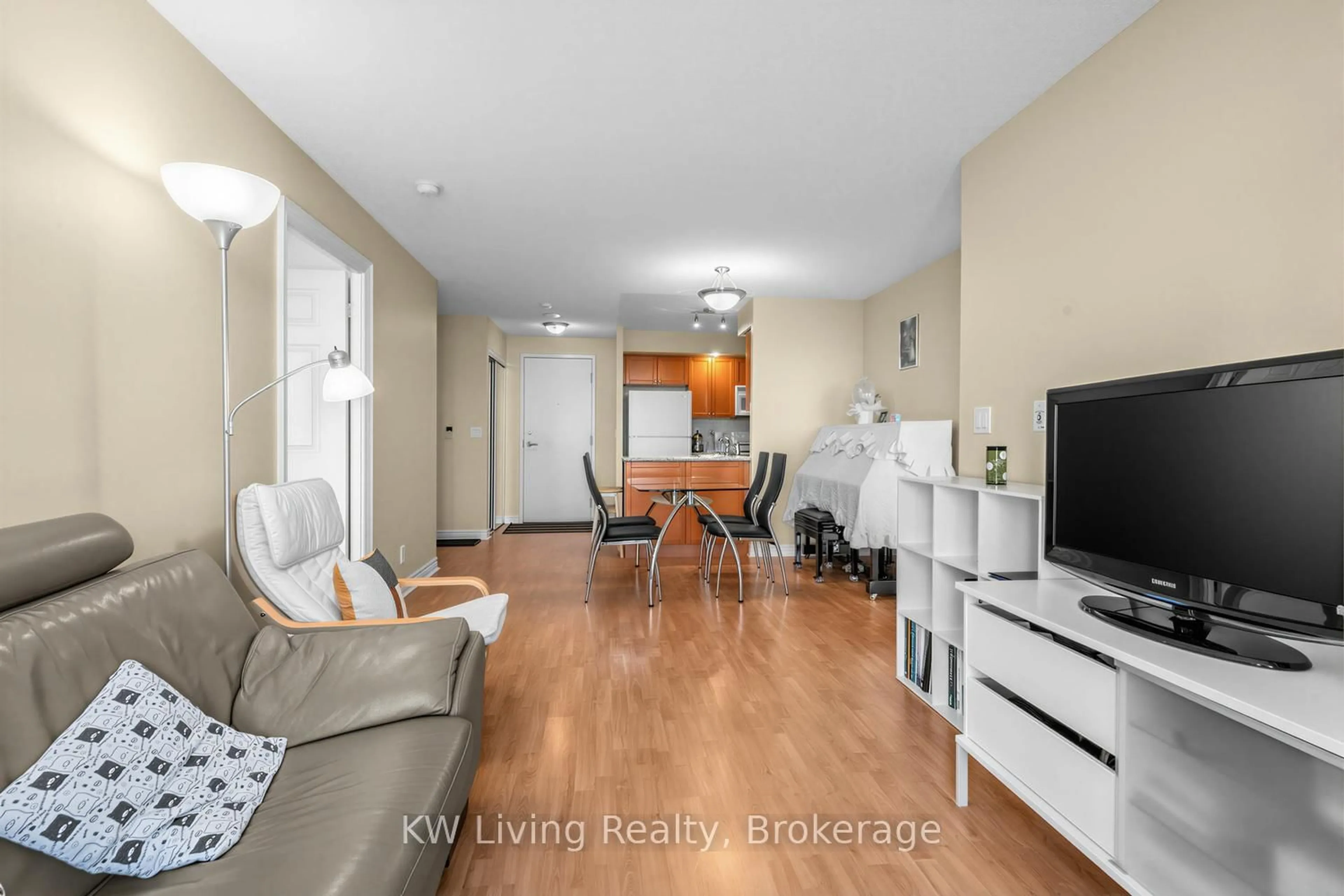 Living room with furniture, wood/laminate floor for 33 Cox Blvd #1619, Markham Ontario L3R 8A6