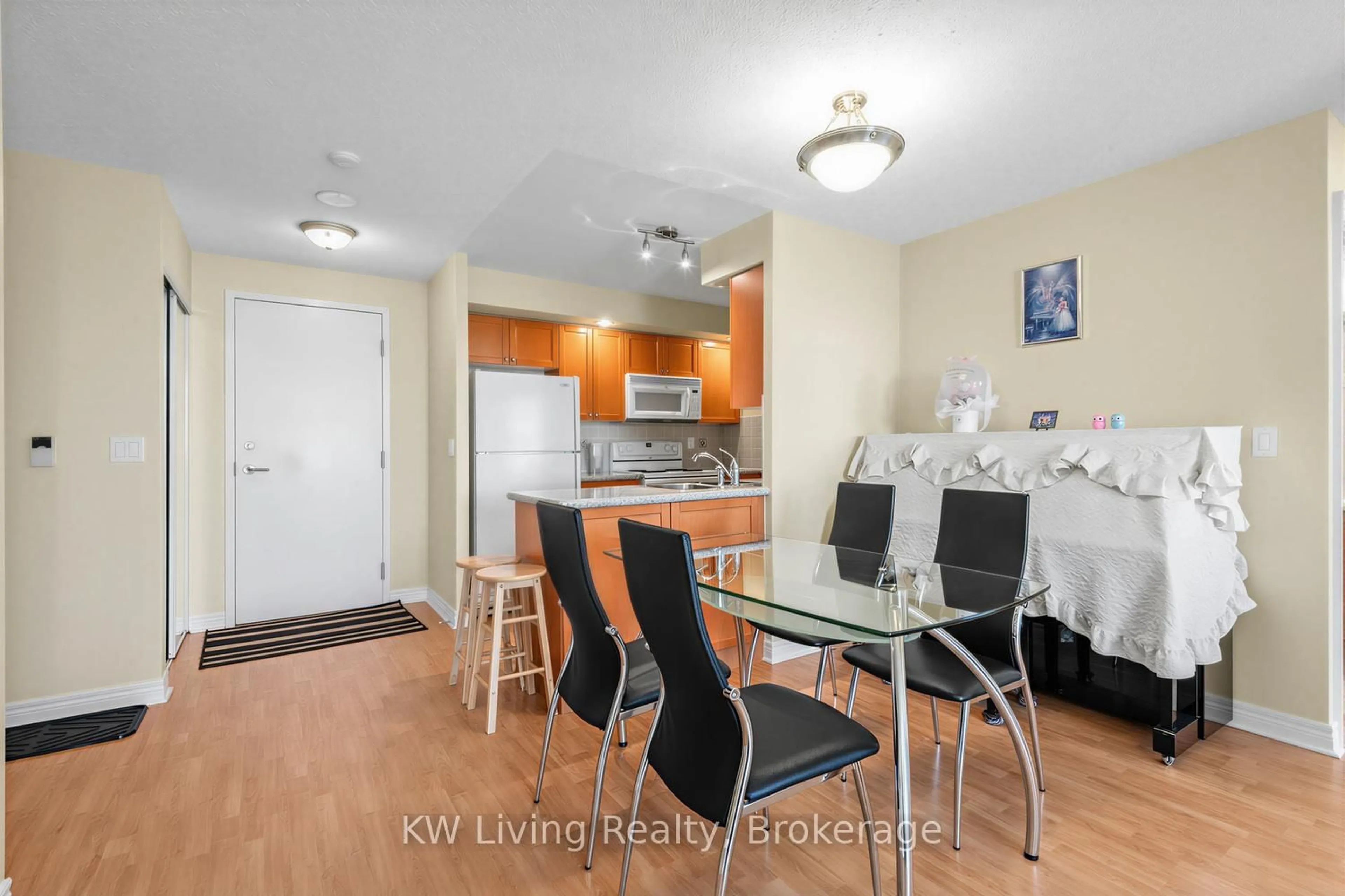 Standard kitchen, unknown for 33 Cox Blvd #1619, Markham Ontario L3R 8A6