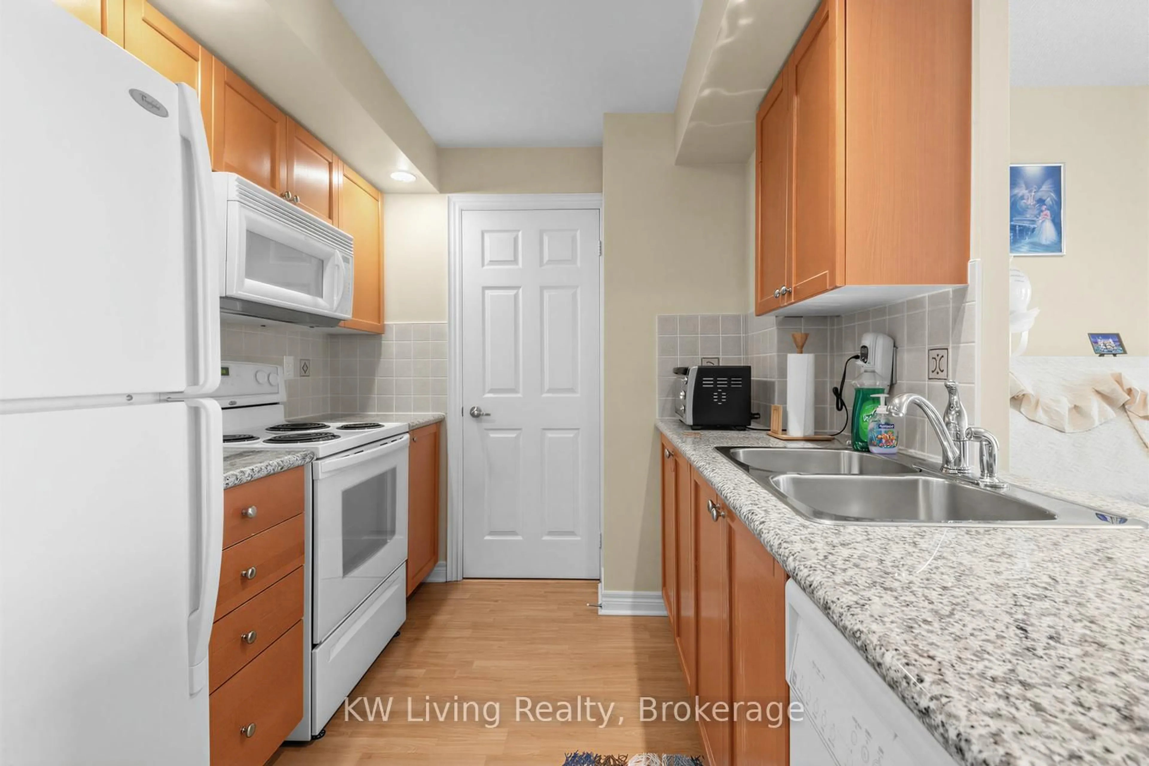 Standard kitchen, unknown for 33 Cox Blvd #1619, Markham Ontario L3R 8A6
