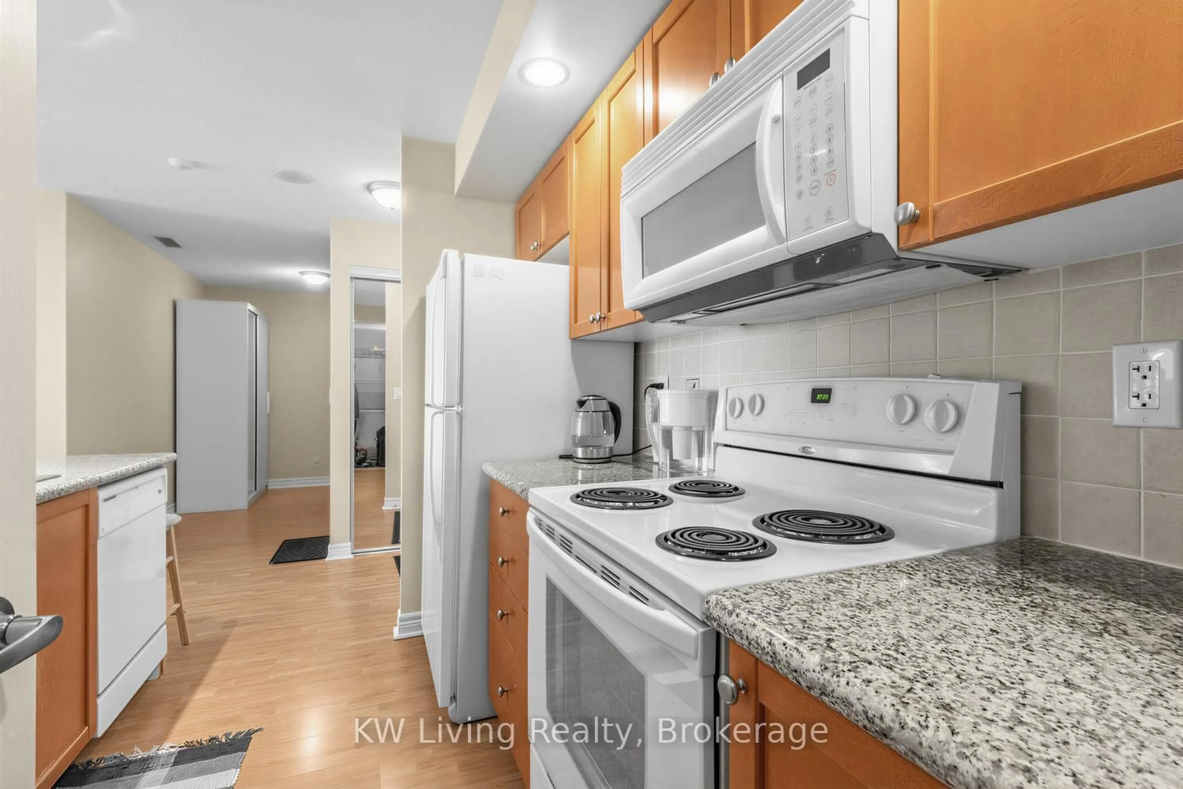Standard kitchen, unknown for 33 Cox Blvd #1619, Markham Ontario L3R 8A6