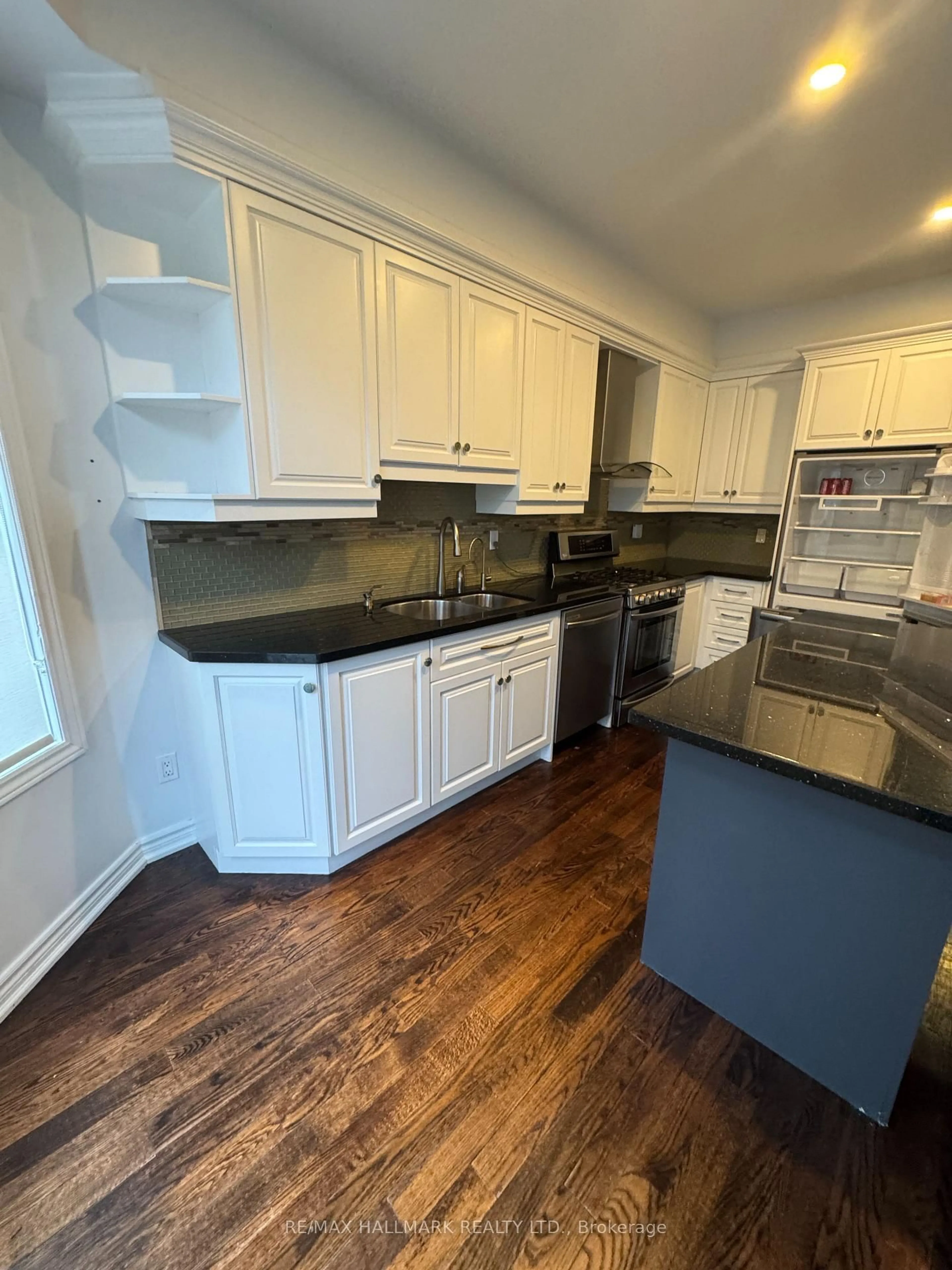 Open concept kitchen, unknown for 34 Willow Tree St, Vaughan Ontario L6A 2S2