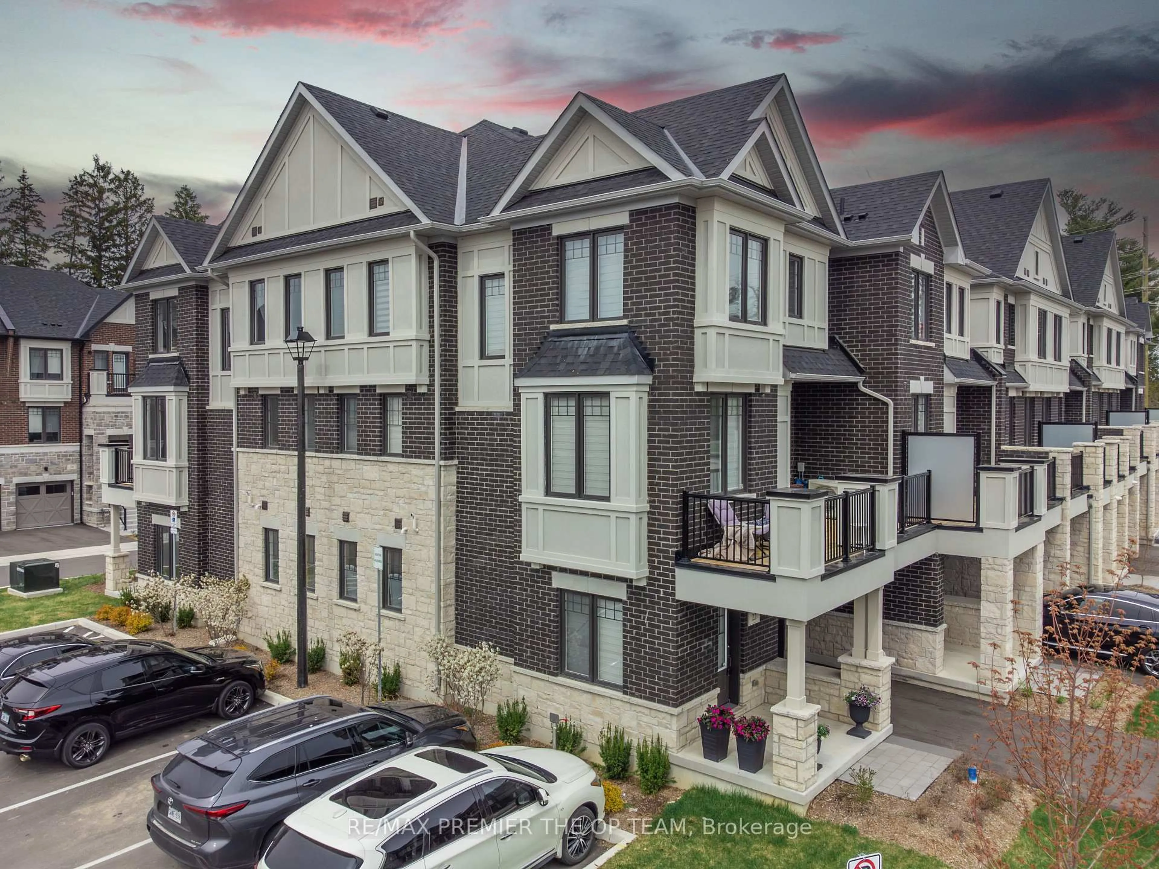 A pic from outside/outdoor area/front of a property/back of a property/a pic from drone, mountain view for 22 Pierre Berton Blvd, Vaughan Ontario L4H 4V2