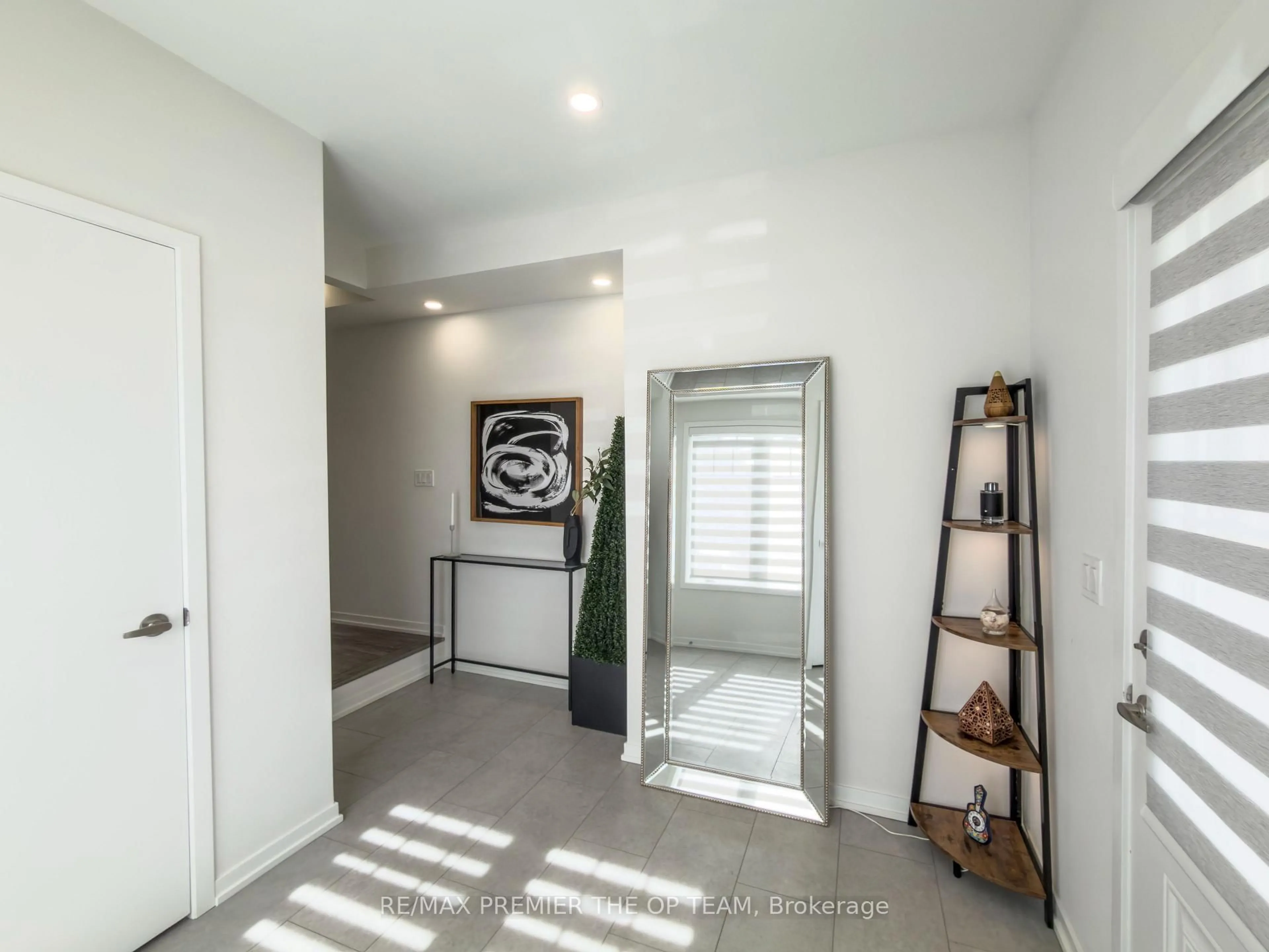 Indoor entryway for 22 Pierre Berton Blvd, Vaughan Ontario L4H 4V2