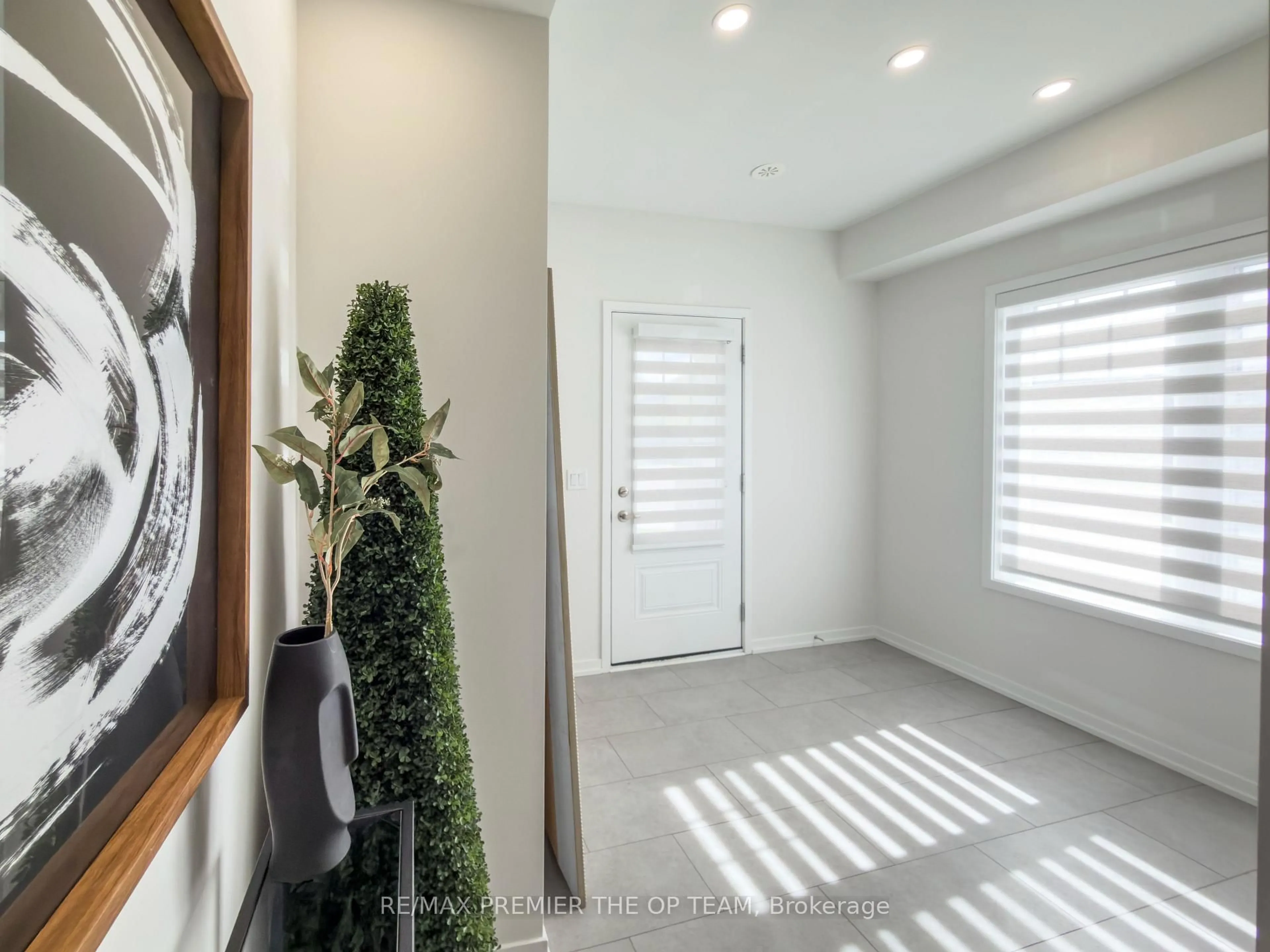 Indoor entryway for 22 Pierre Berton Blvd, Vaughan Ontario L4H 4V2