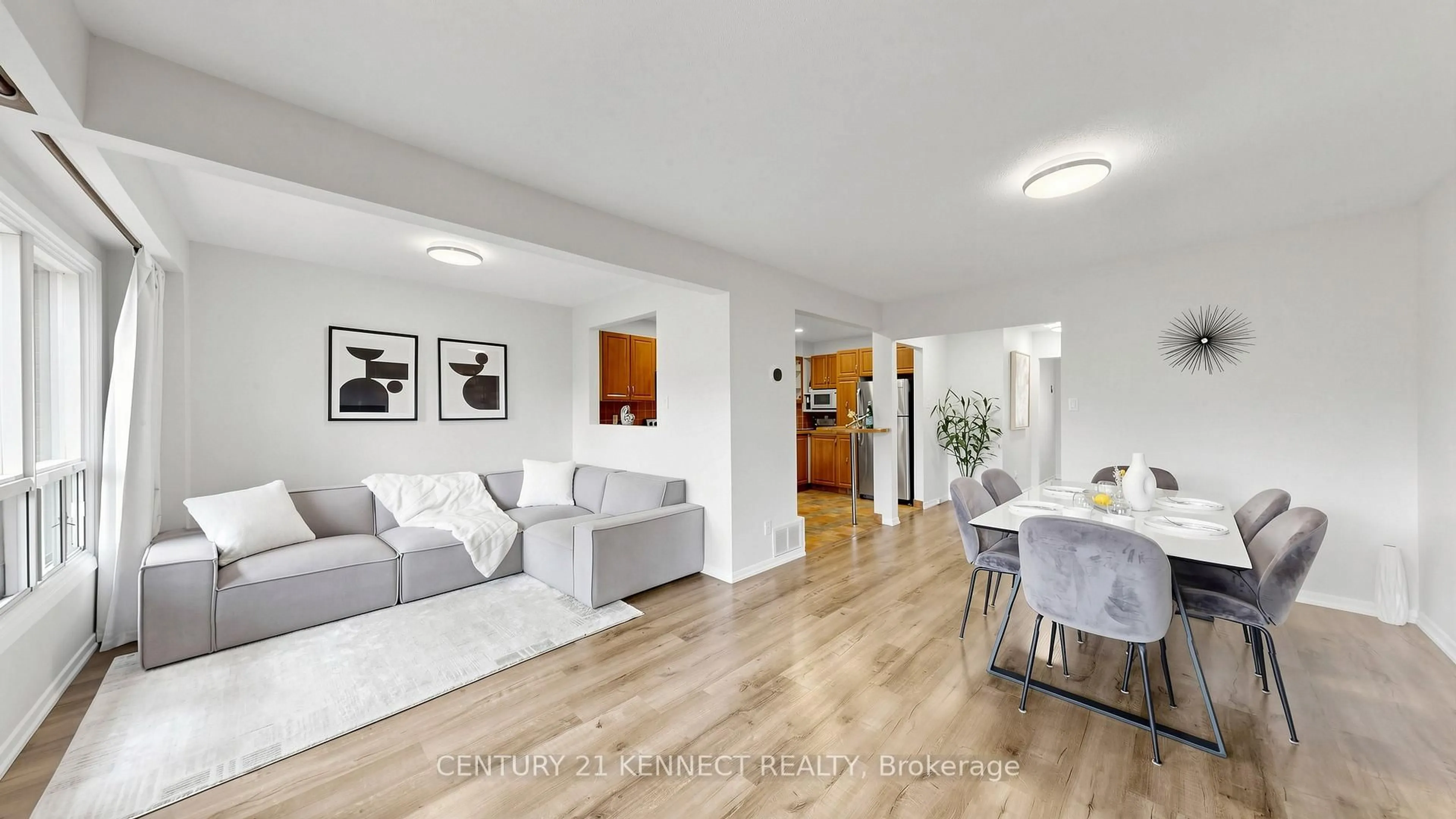 Living room with furniture, wood/laminate floor for 260 Avenue Rd #9, Richmond Hill Ontario L4C 5G6