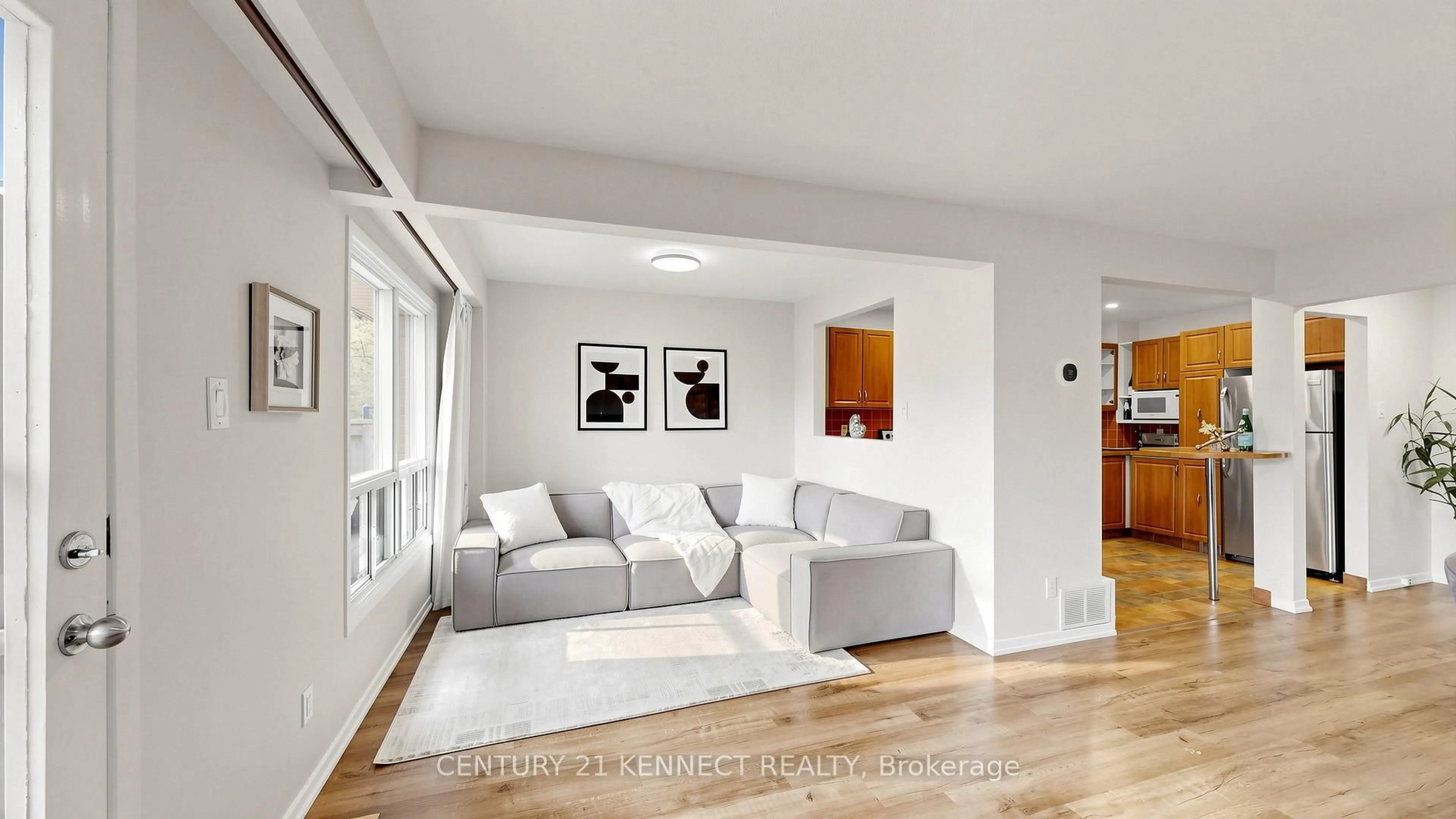 Living room with furniture, unknown for 260 Avenue Rd #9, Richmond Hill Ontario L4C 5G6