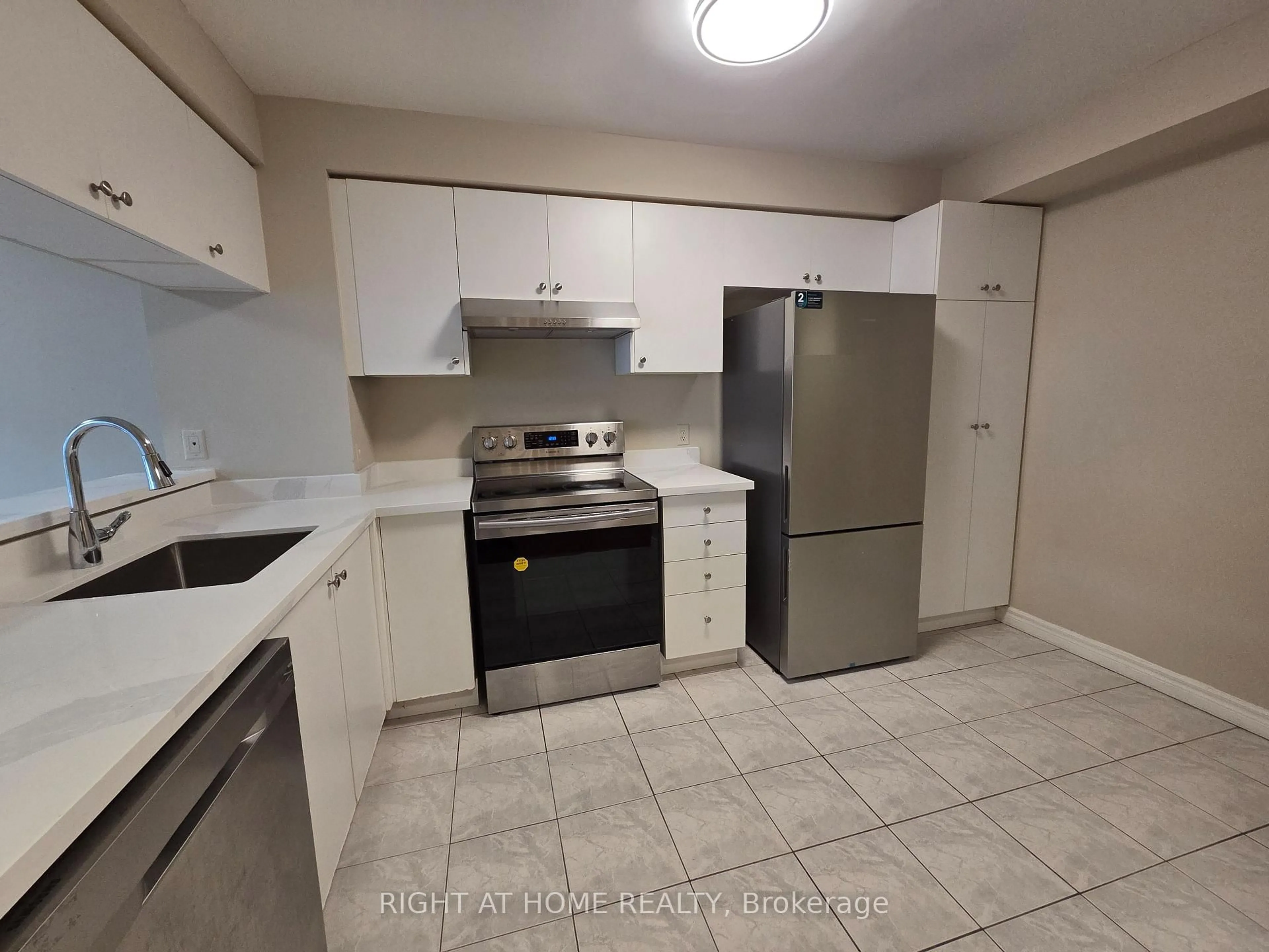 Standard kitchen, unknown for 81 Northern Heights Dr, Richmond Hill Ontario L4B 4C9