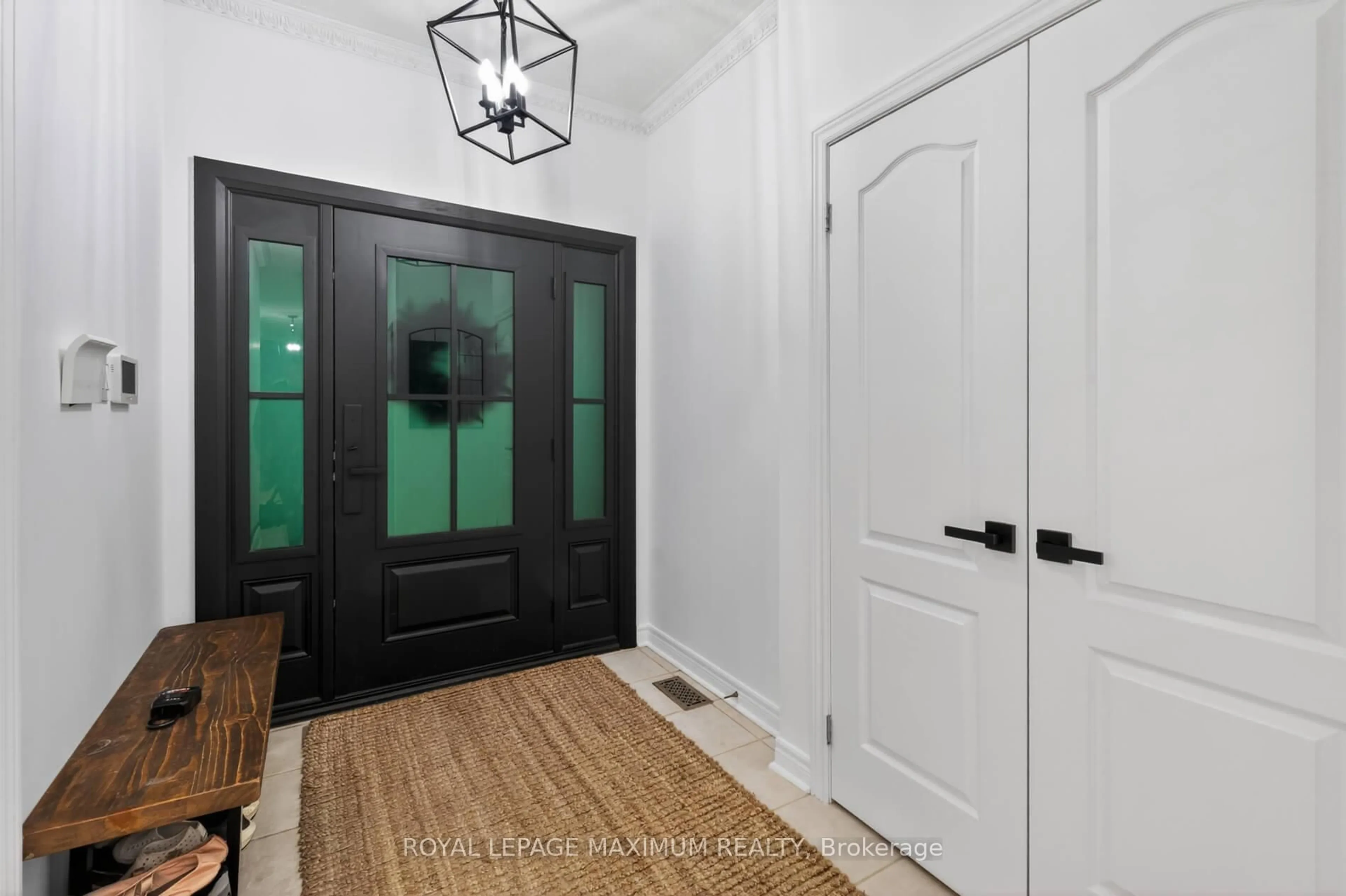 Indoor entryway for 3 Amalfi Crt, Vaughan Ontario L4L 9S2