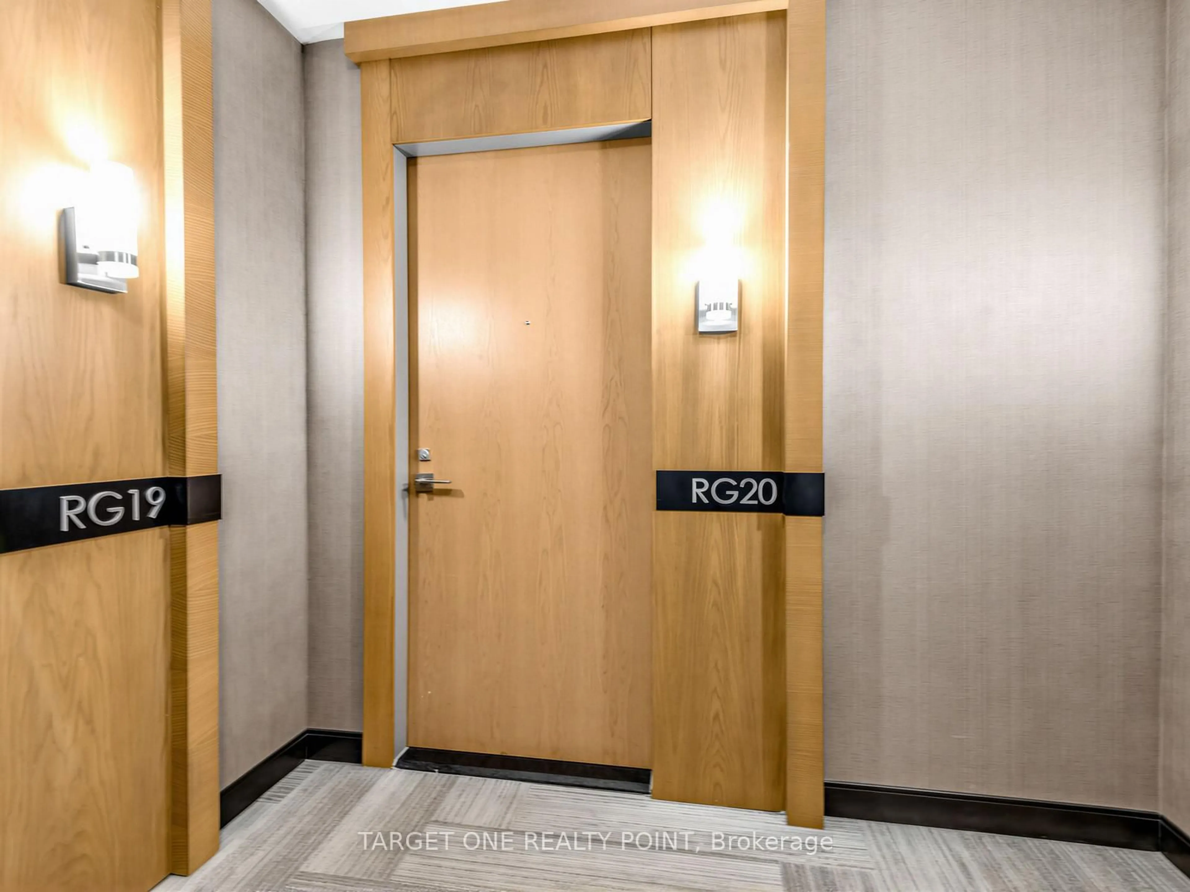 Indoor foyer for 28 Uptown Dr #Rg20, Markham Ontario L3R 5M8