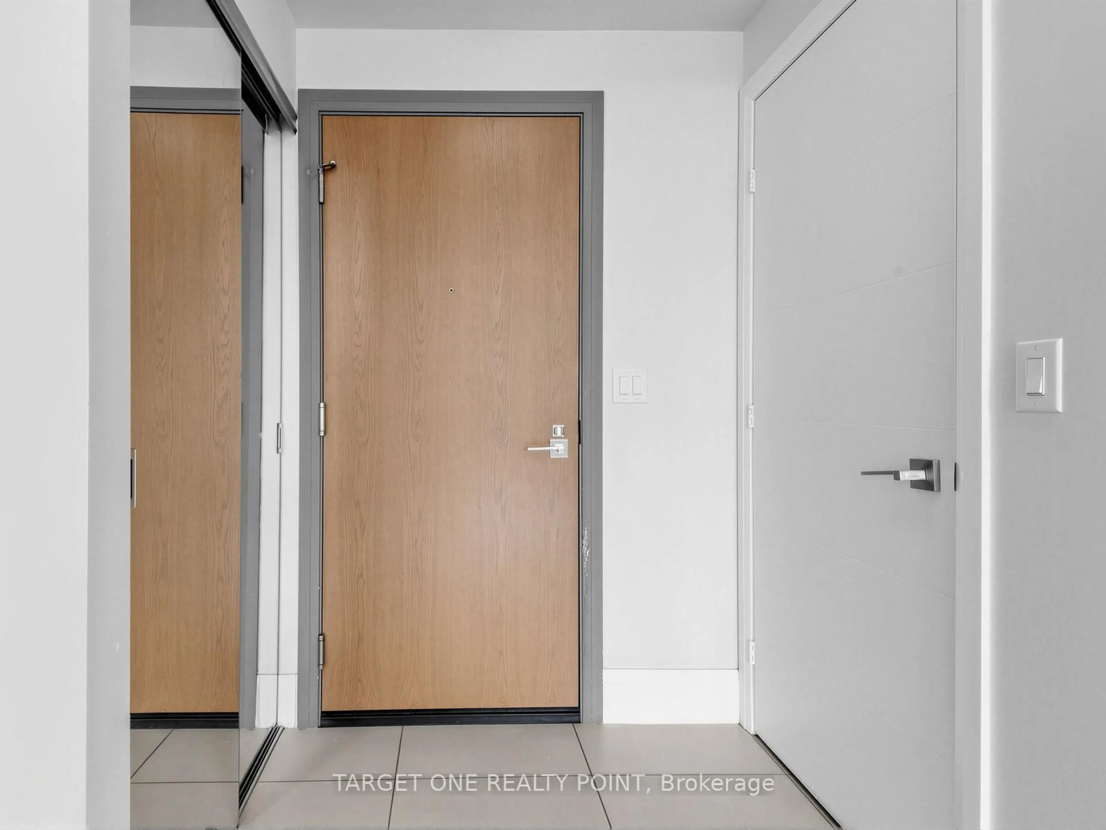 Indoor entryway for 28 Uptown Dr #Rg20, Markham Ontario L3R 5M8
