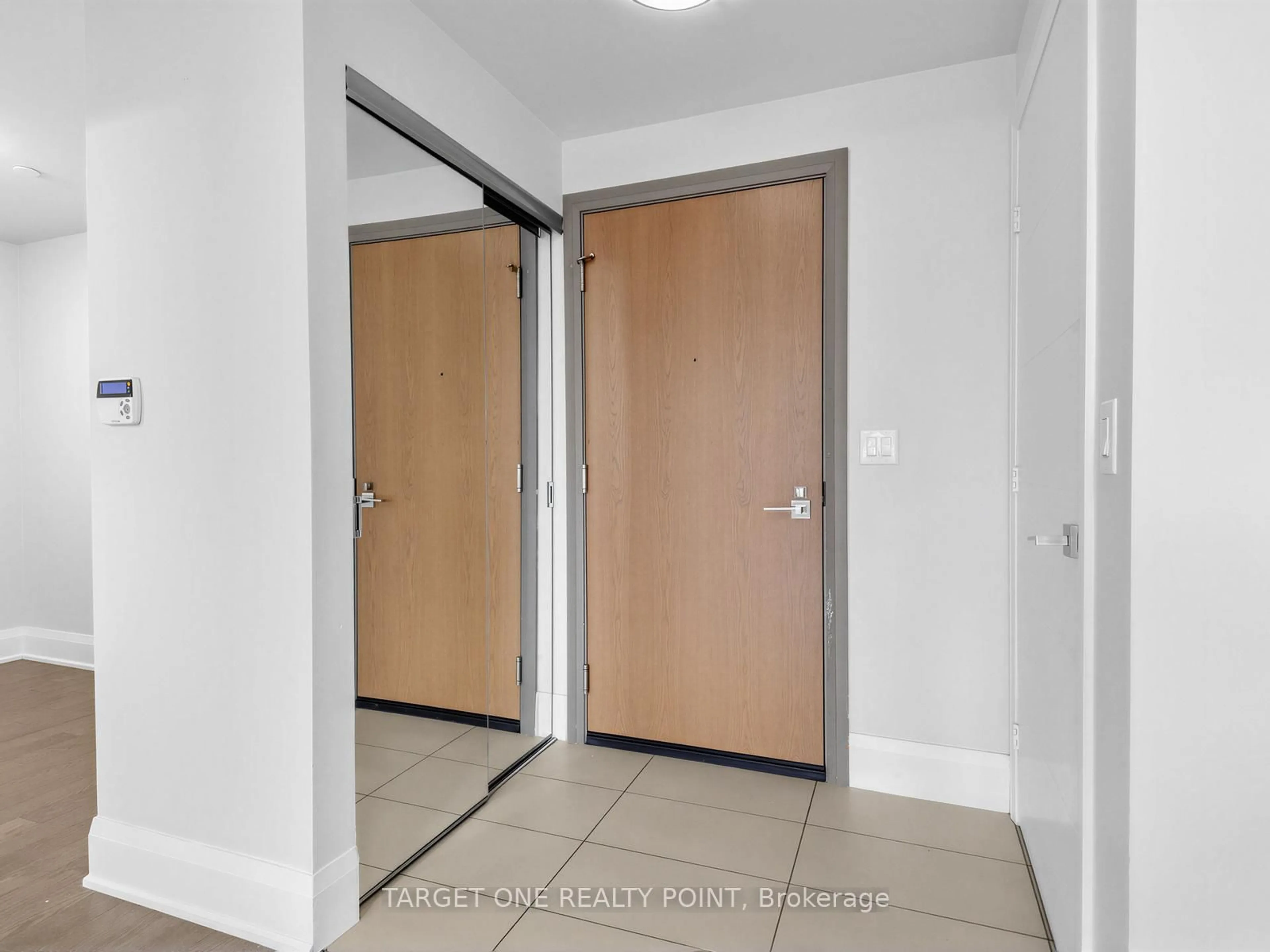 Indoor entryway for 28 Uptown Dr #Rg20, Markham Ontario L3R 5M8
