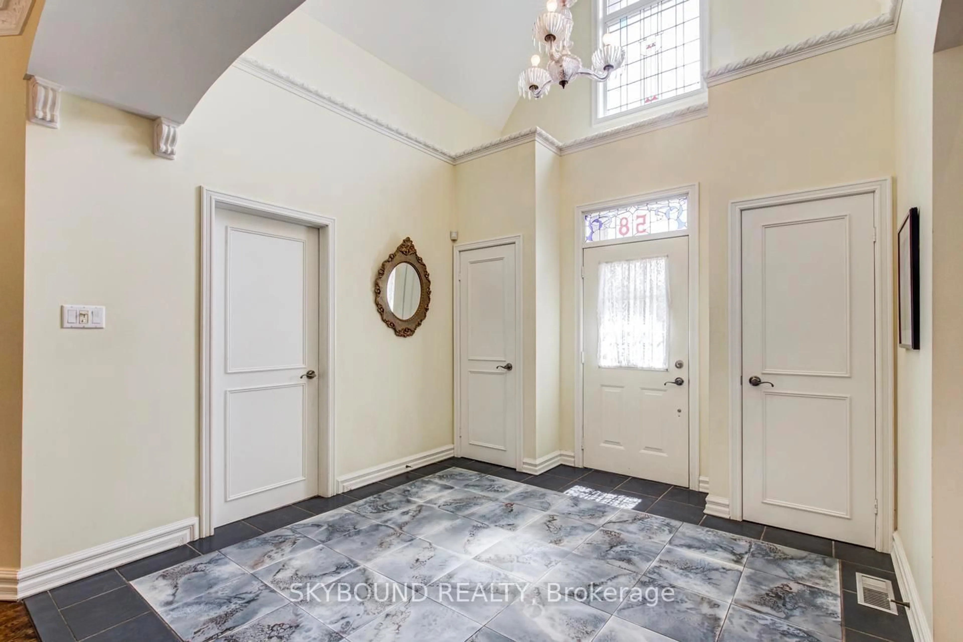 Indoor entryway for 58 Kirk Dr, Markham Ontario L3T 3L1