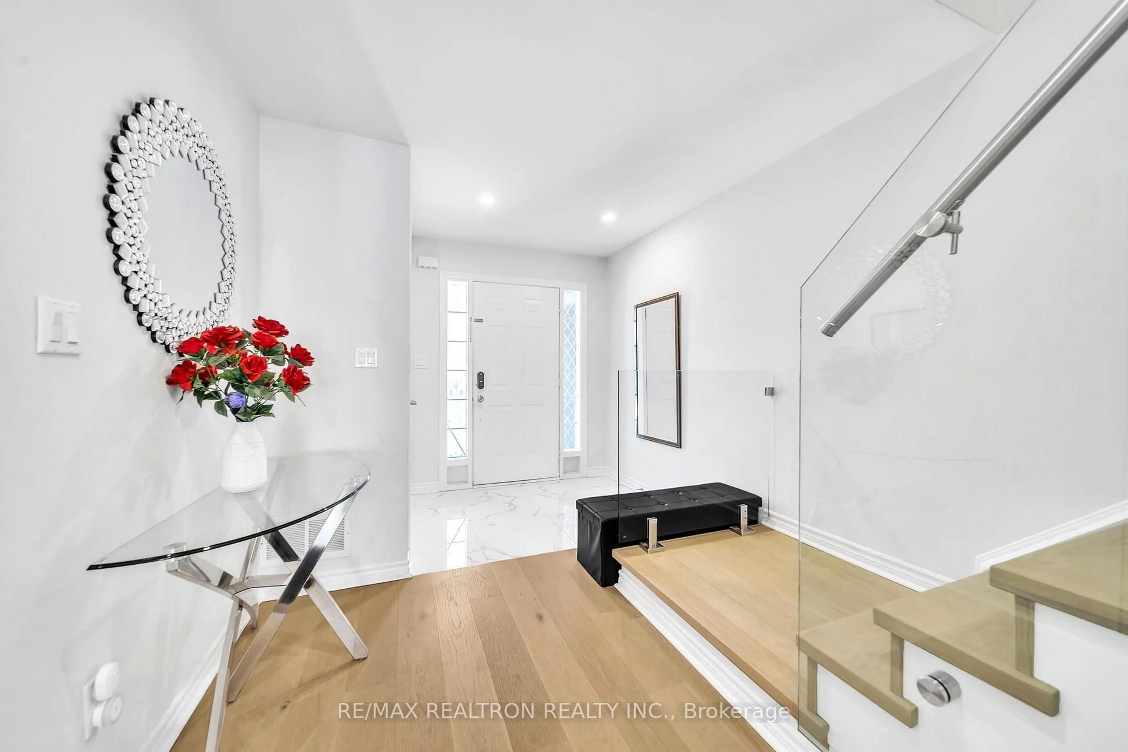 Indoor entryway for 88 Matteo David Dr, Richmond Hill Ontario L4S 2S9