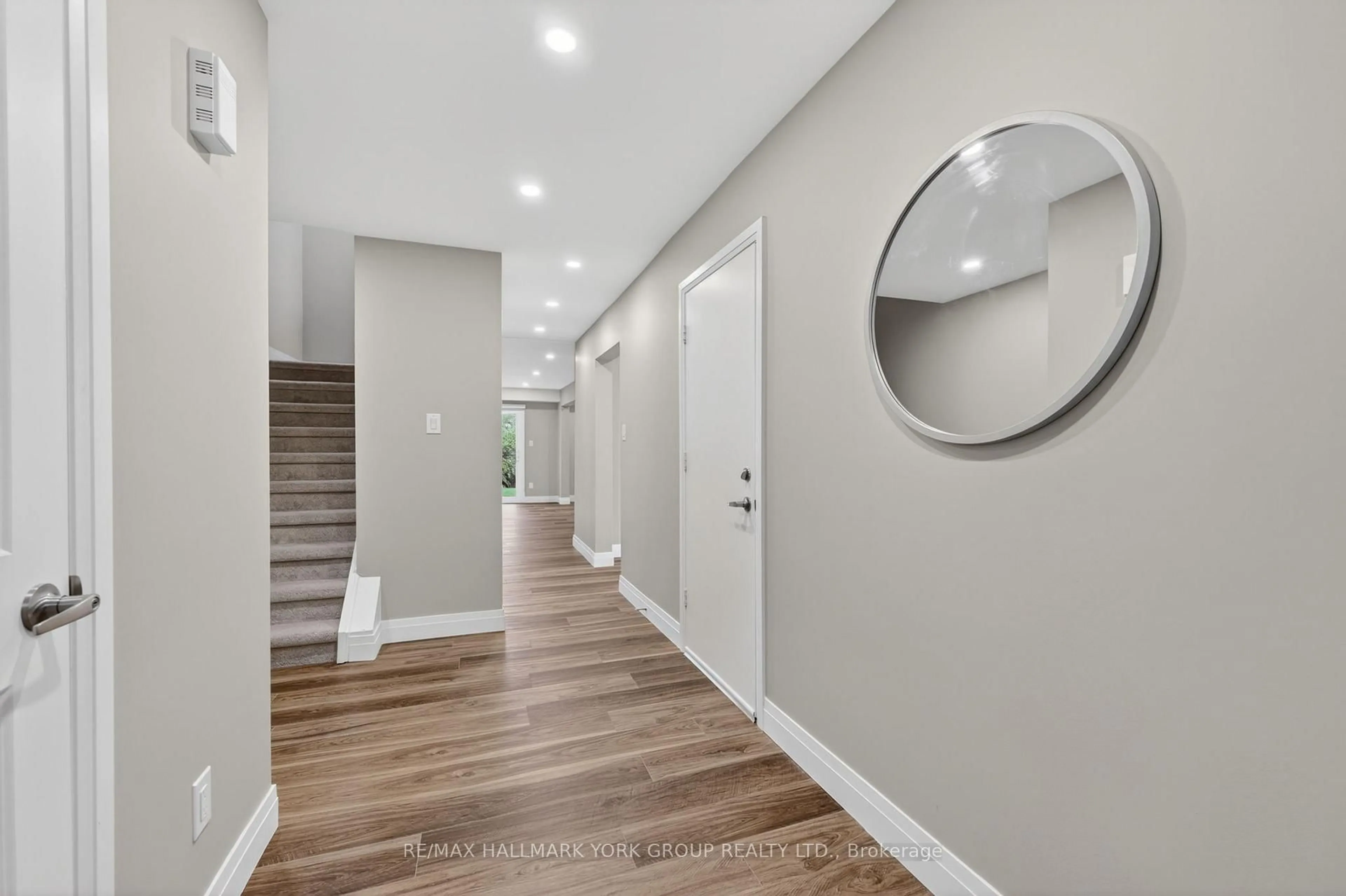 Indoor entryway for 176 Spruce St, Aurora Ontario L4G 3P3