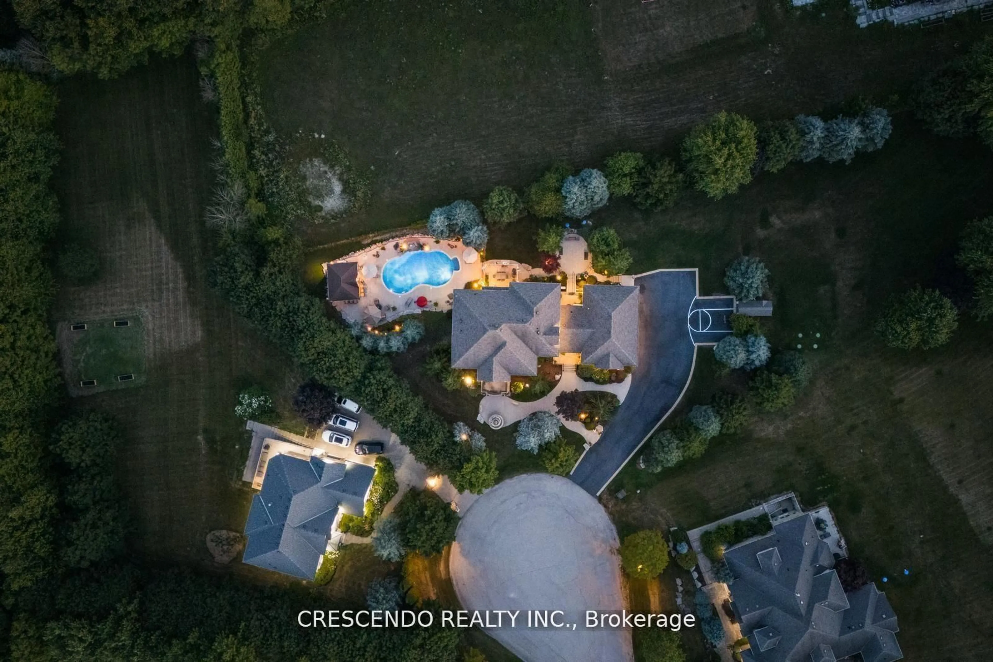 A pic from outside/outdoor area/front of a property/back of a property/a pic from drone, street for 2 Prince Adam Crt, King Ontario L7B 1M1