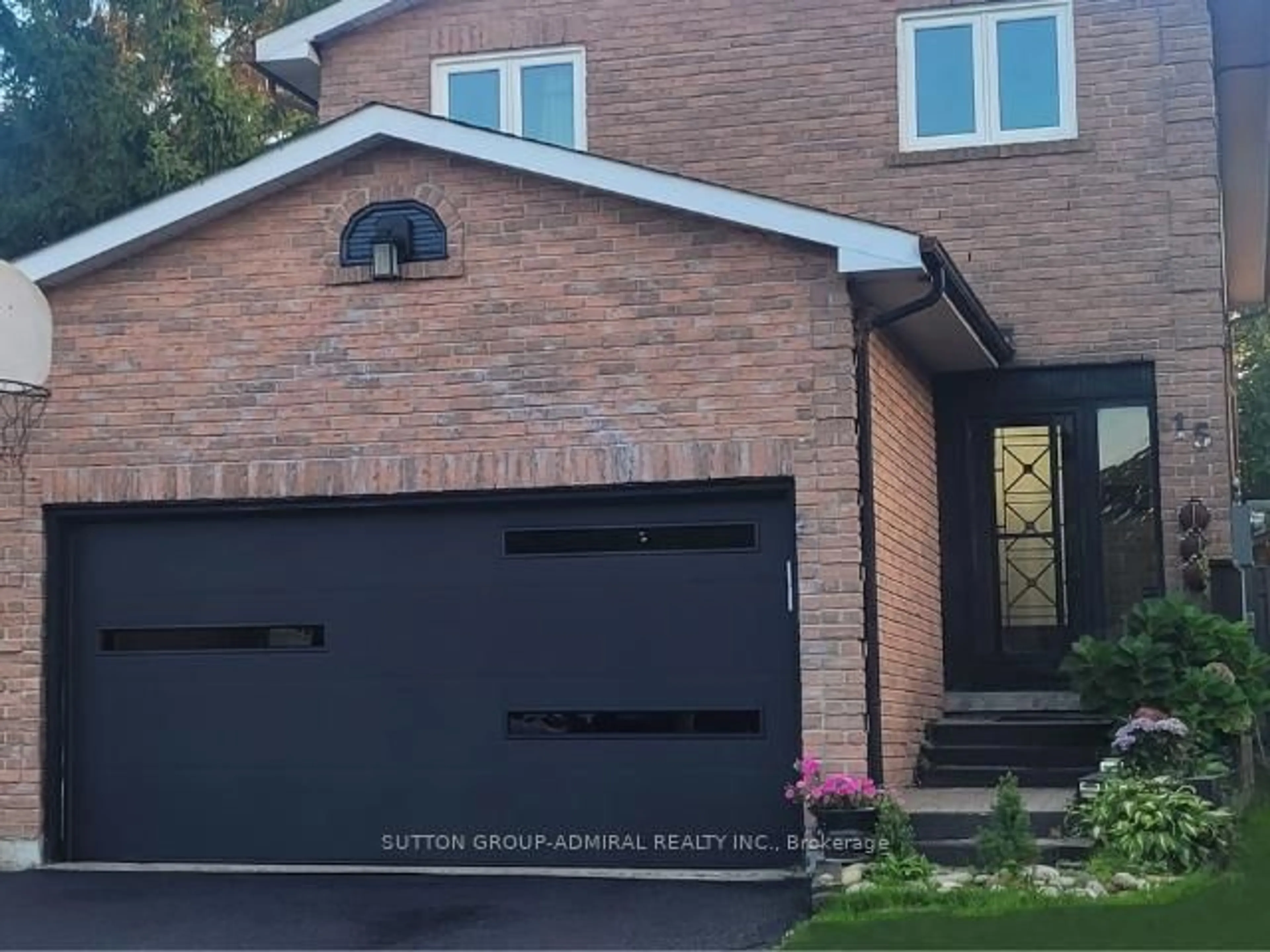 Home with brick exterior material, street for 15 Miles Crt, Richmond Hill Ontario L4C 5P7