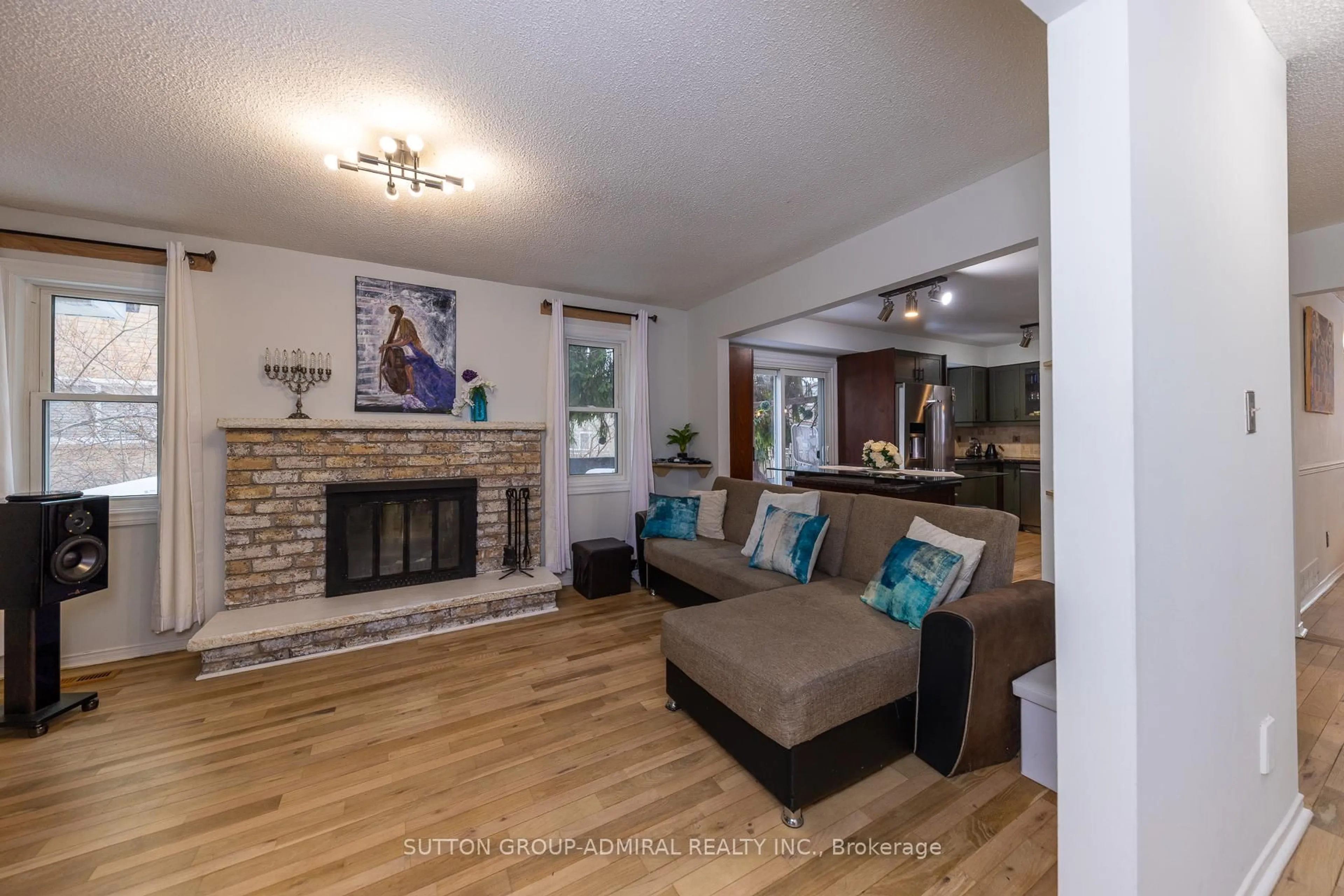 Living room with furniture, unknown for 15 Miles Crt, Richmond Hill Ontario L4C 5P7