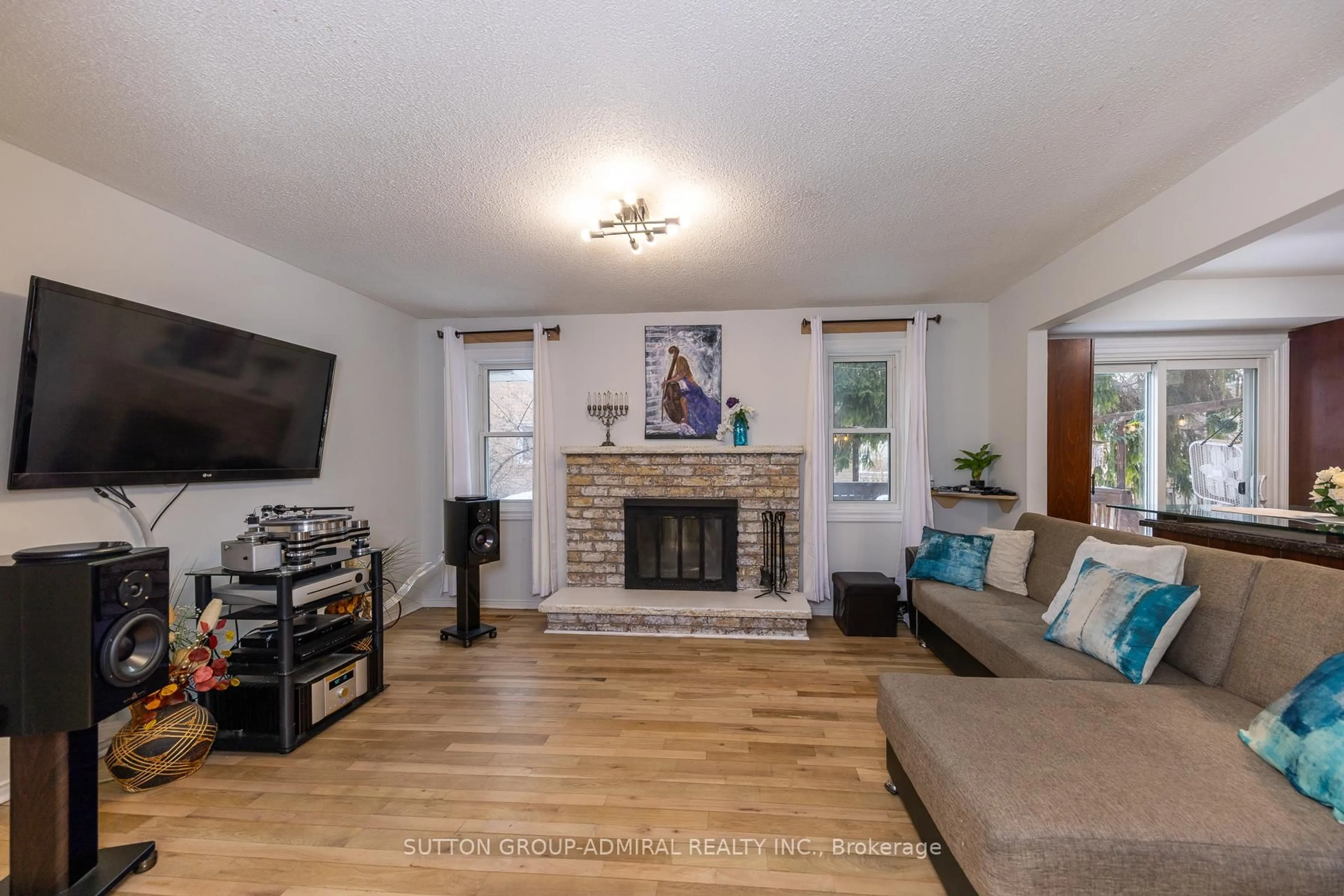 Living room with furniture, unknown for 15 Miles Crt, Richmond Hill Ontario L4C 5P7