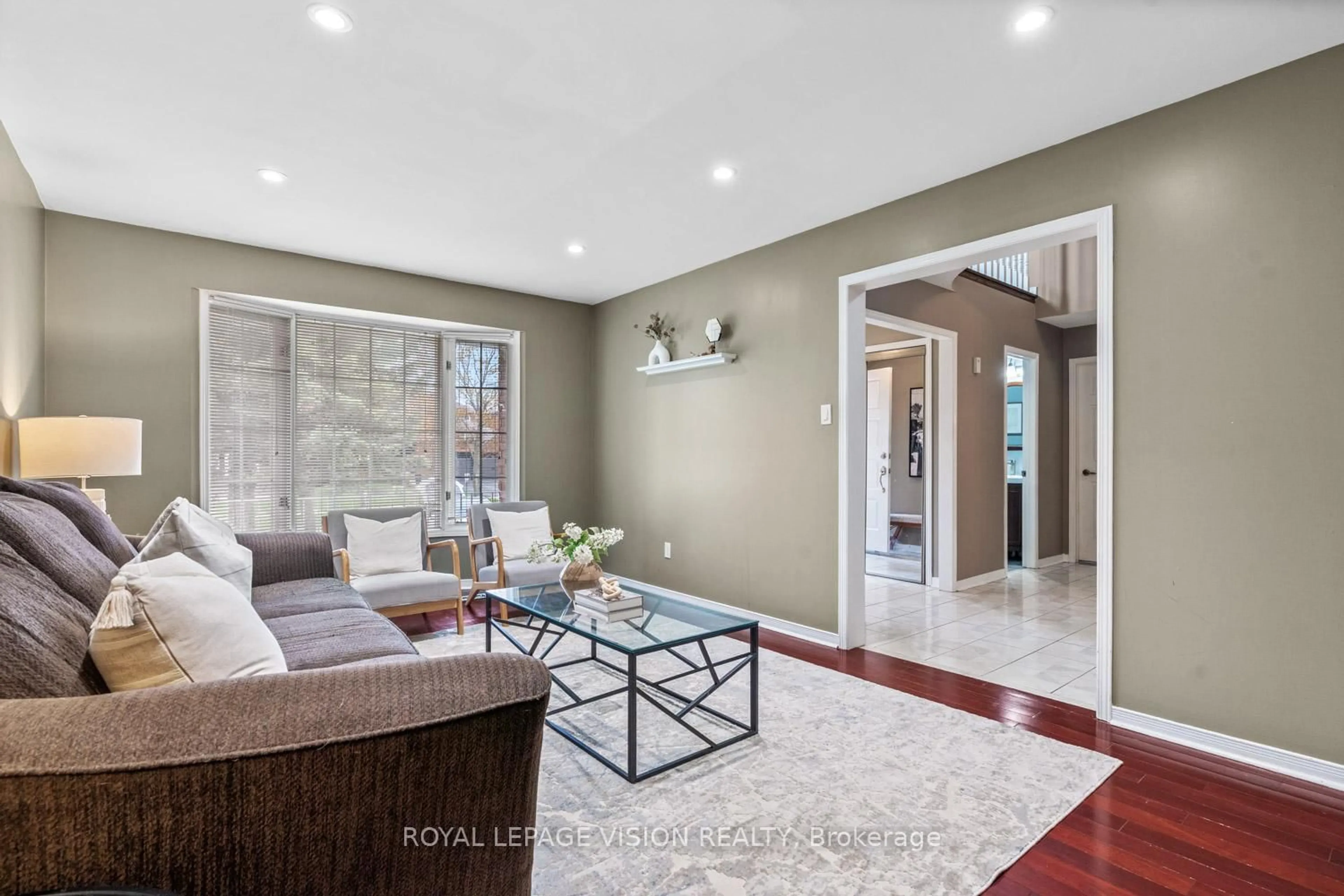 Living room with furniture, unknown for 83 Bergin Rd, Newmarket Ontario L3X 1S2
