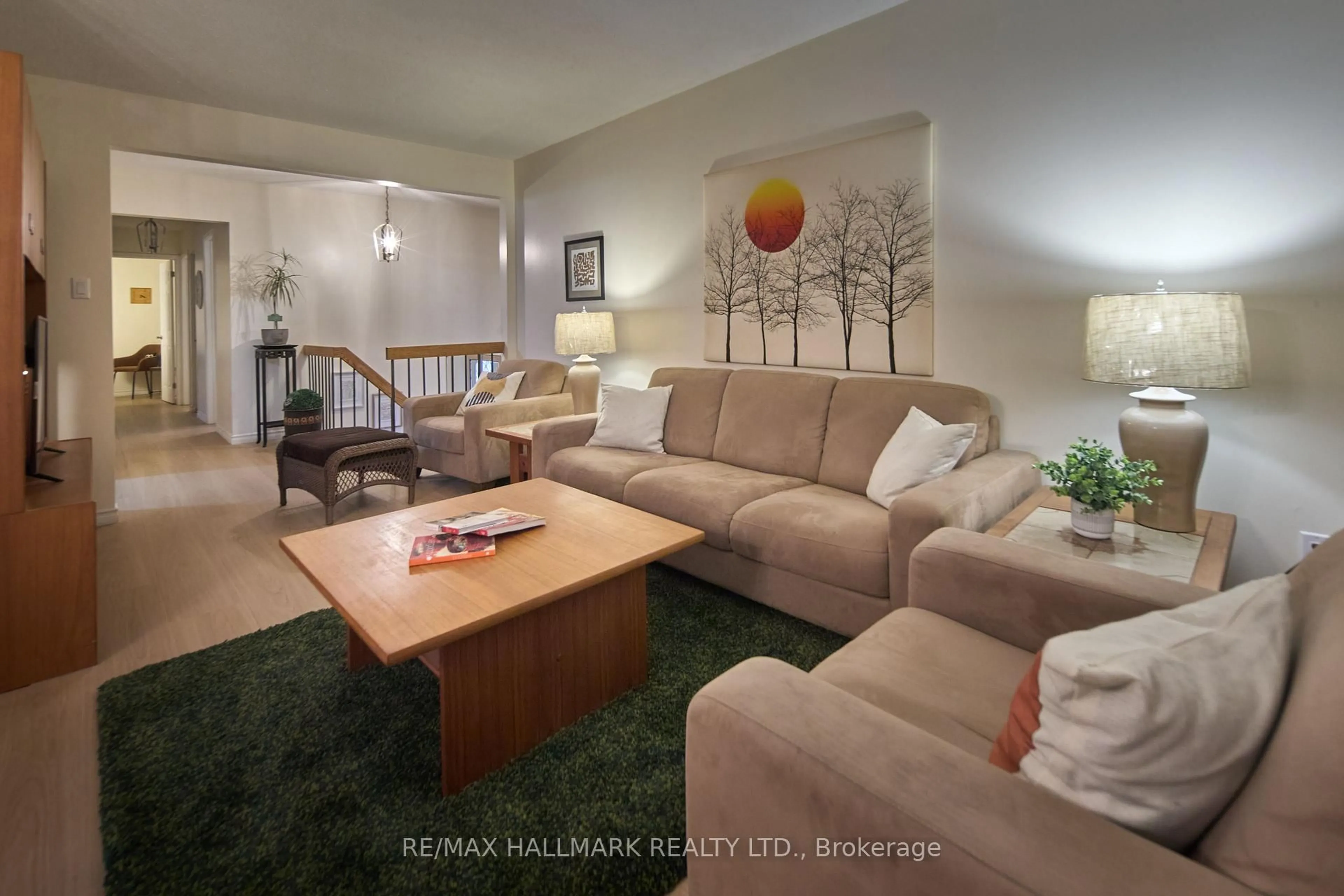 Living room with furniture, unknown for 195 Avenue Rd, Richmond Hill Ontario L4C 4Z7
