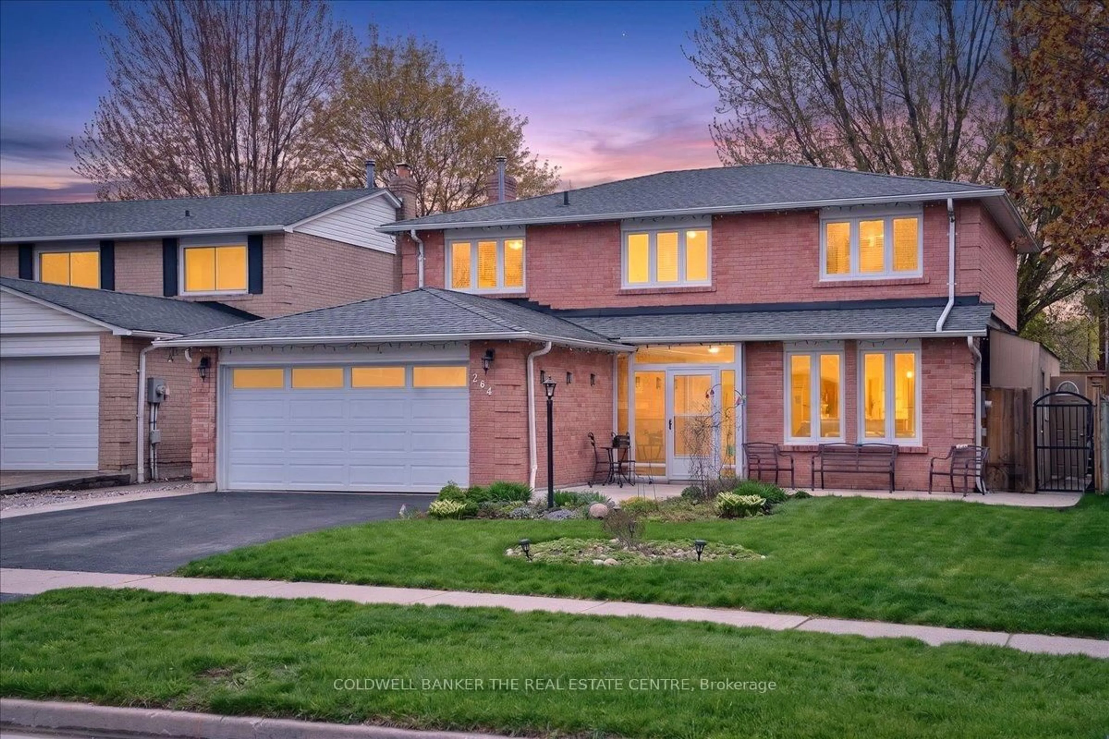 Home with brick exterior material, street for 264 Manchester Dr, Newmarket Ontario L3Y 6K3