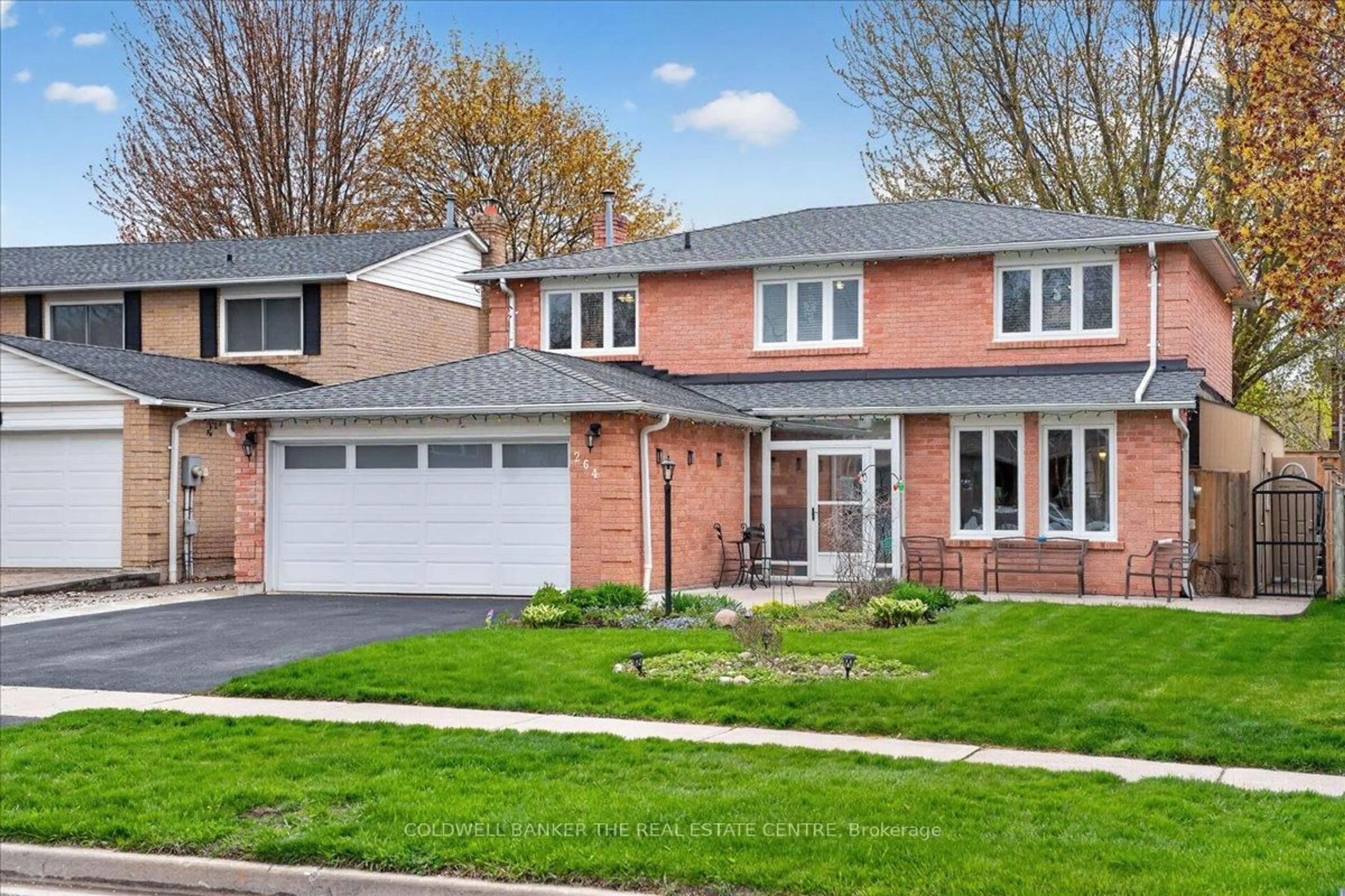 Home with brick exterior material, street for 264 Manchester Dr, Newmarket Ontario L3Y 6K3