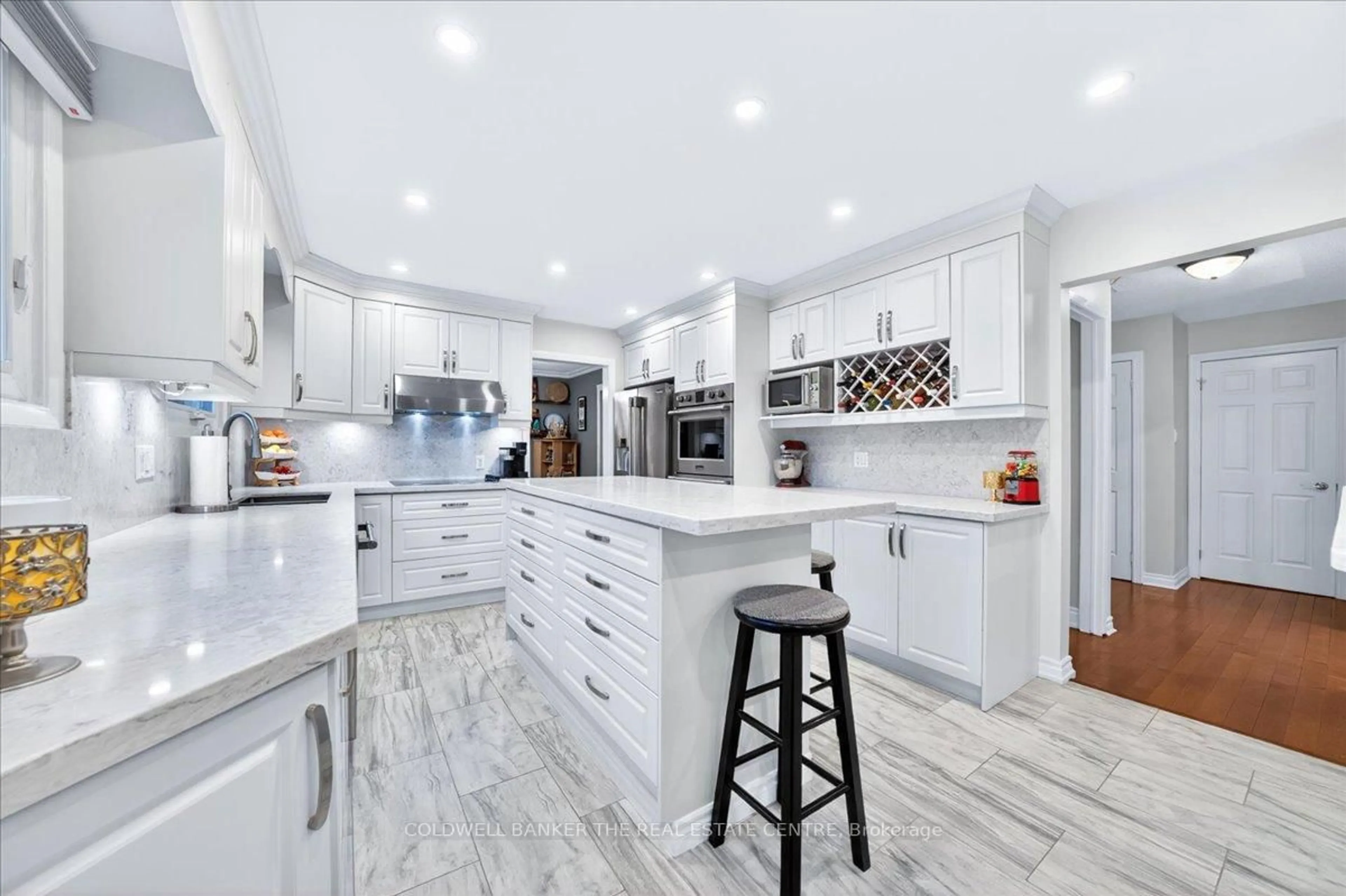 Contemporary kitchen, ceramic/tile floor for 264 Manchester Dr, Newmarket Ontario L3Y 6K3