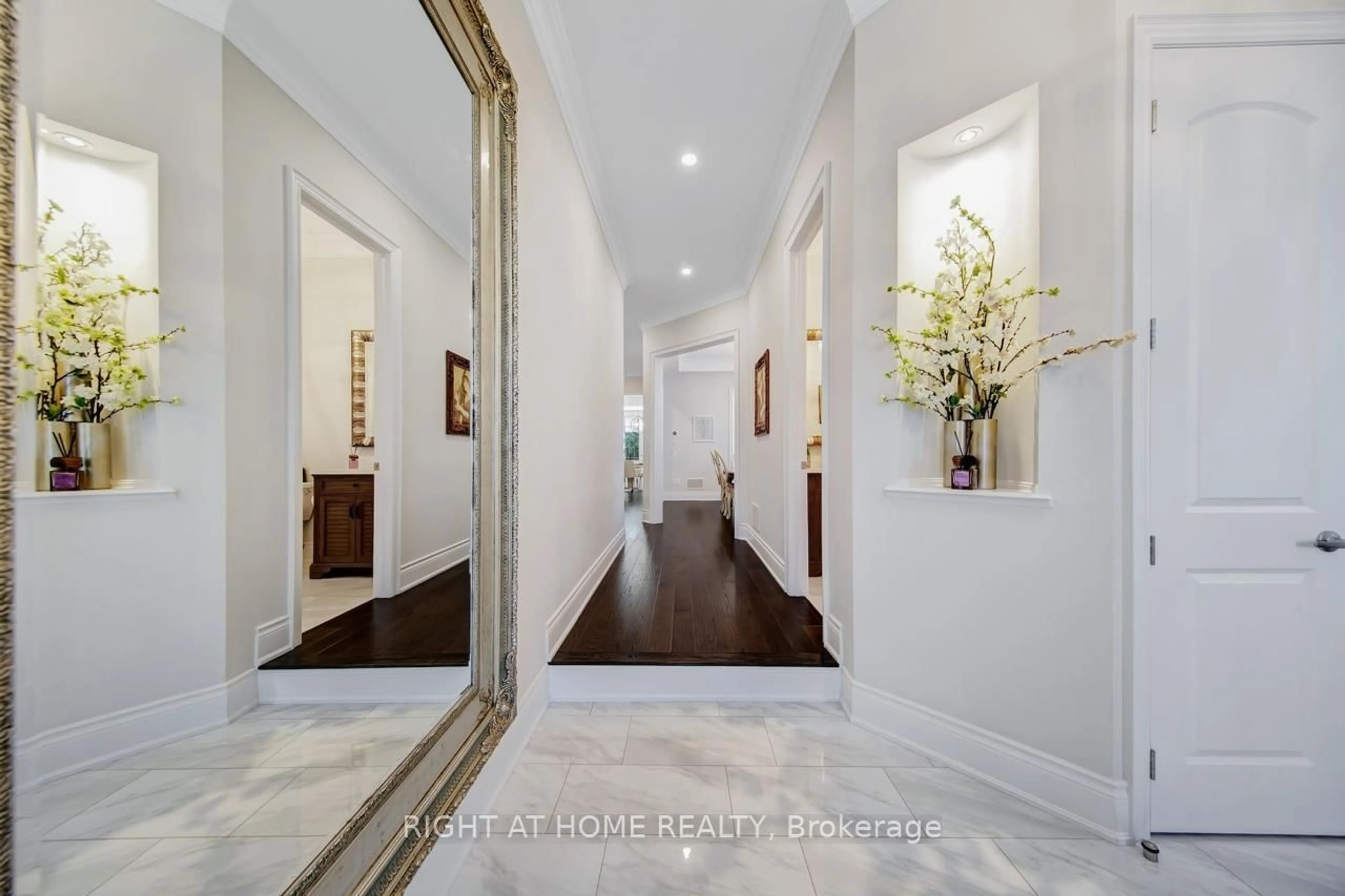 Indoor foyer for 38 Menotti Dr, Richmond Hill Ontario L4E 1G6