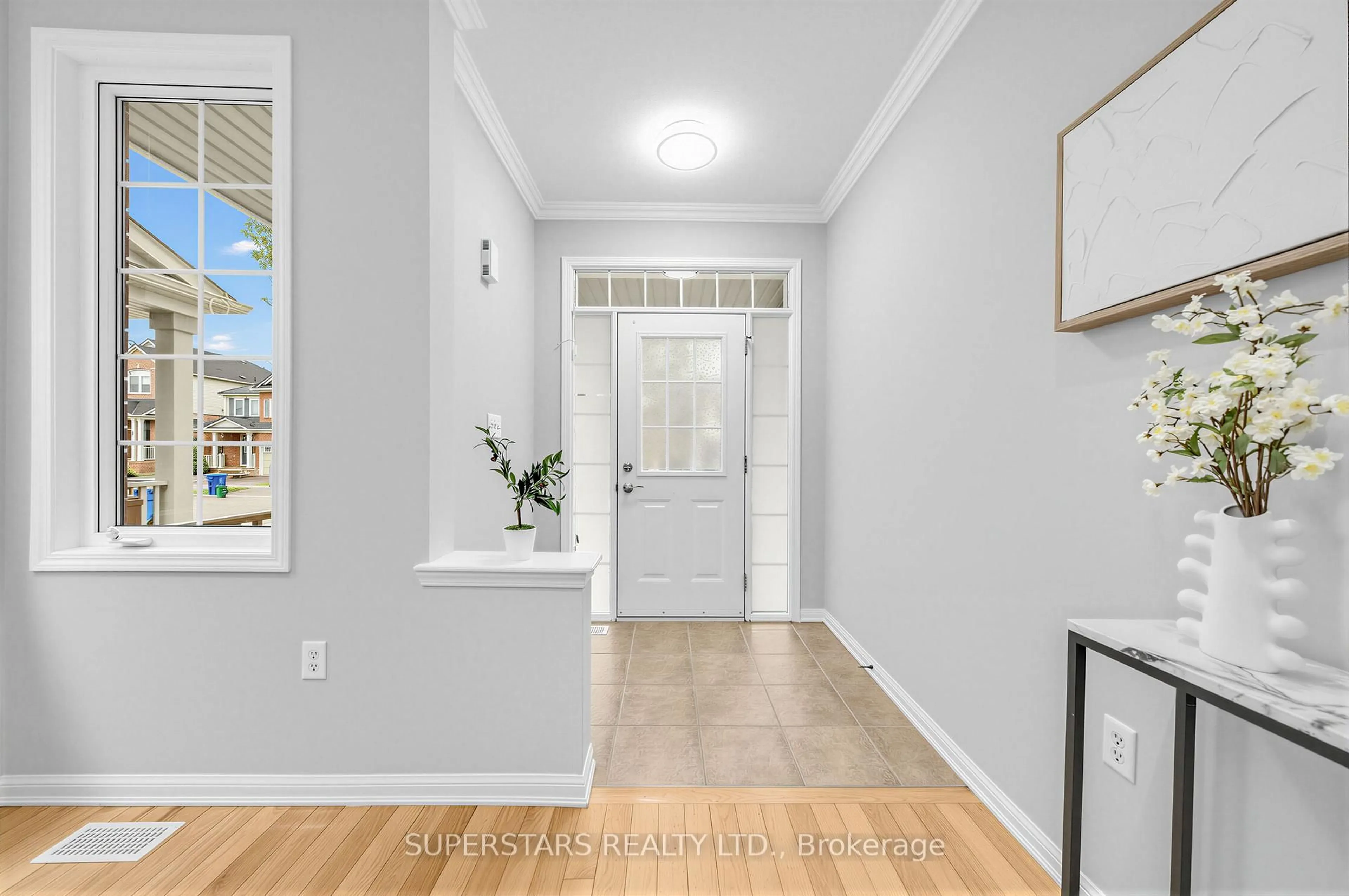 Indoor entryway for 22 Merdock Crt, Whitchurch-Stouffville Ontario L4A 0A9