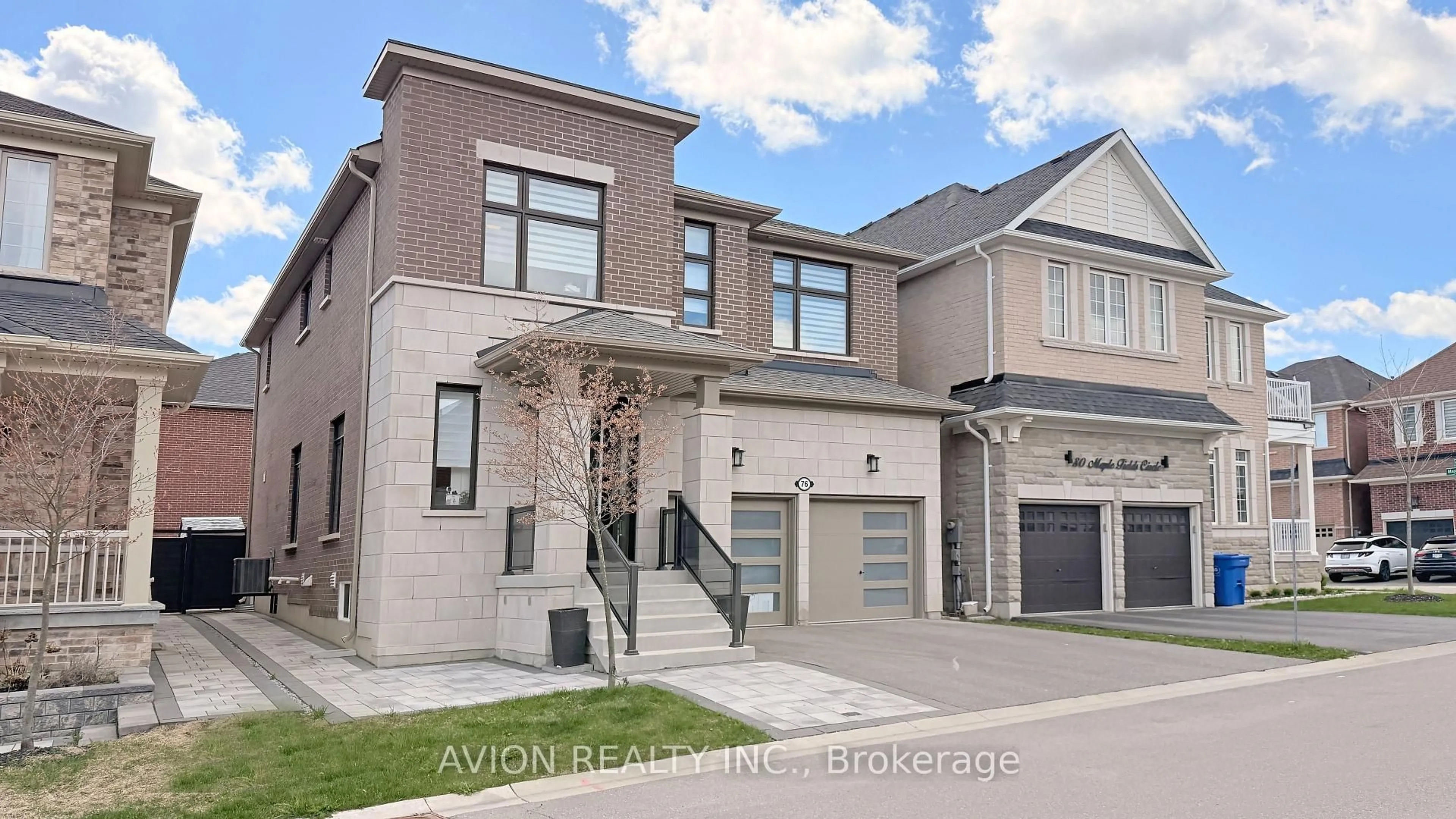 Home with brick exterior material, street for 76 Maple Fields Circ, Aurora Ontario L4G 3X6