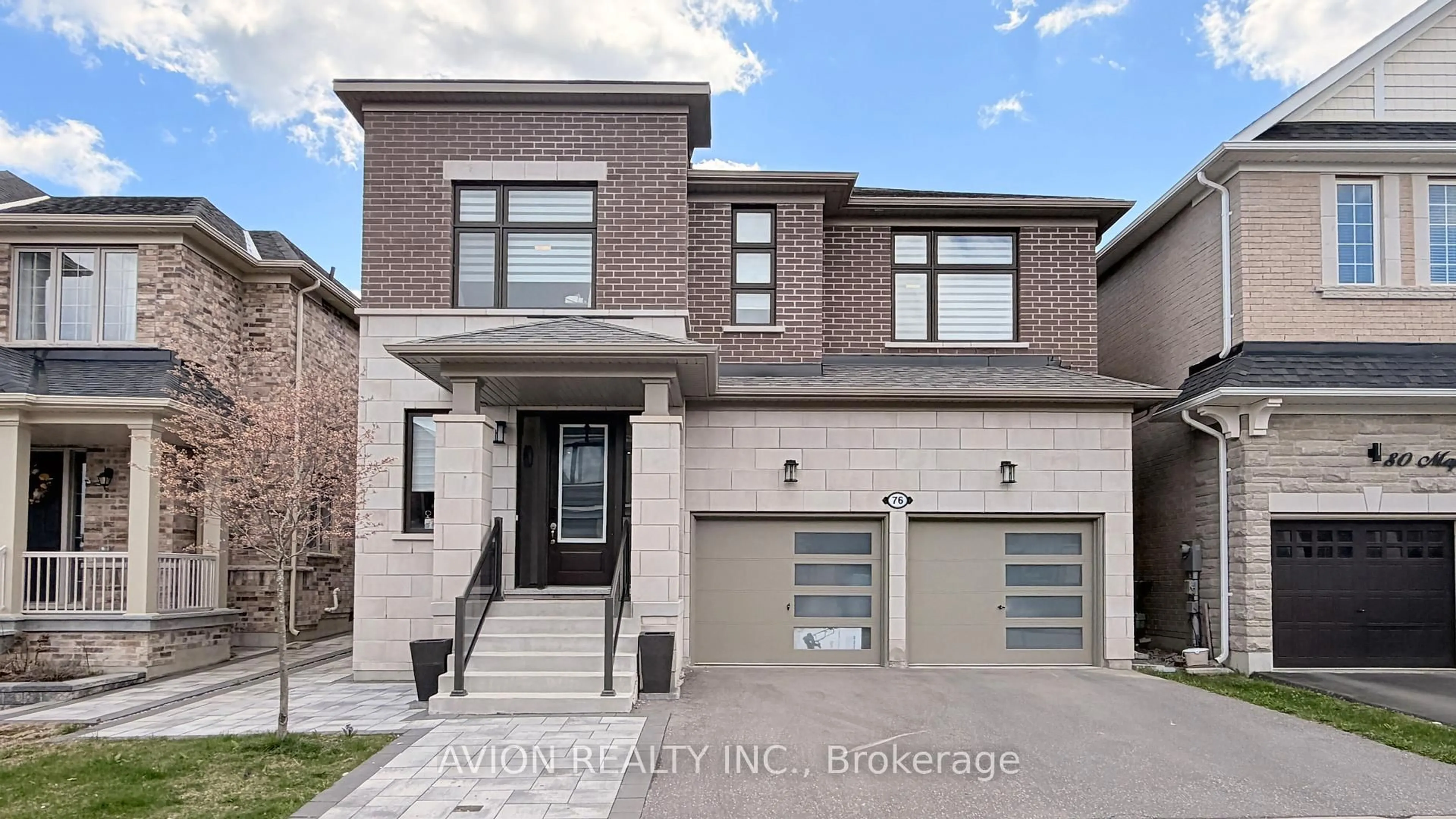 Home with brick exterior material, street for 76 Maple Fields Circ, Aurora Ontario L4G 3X6
