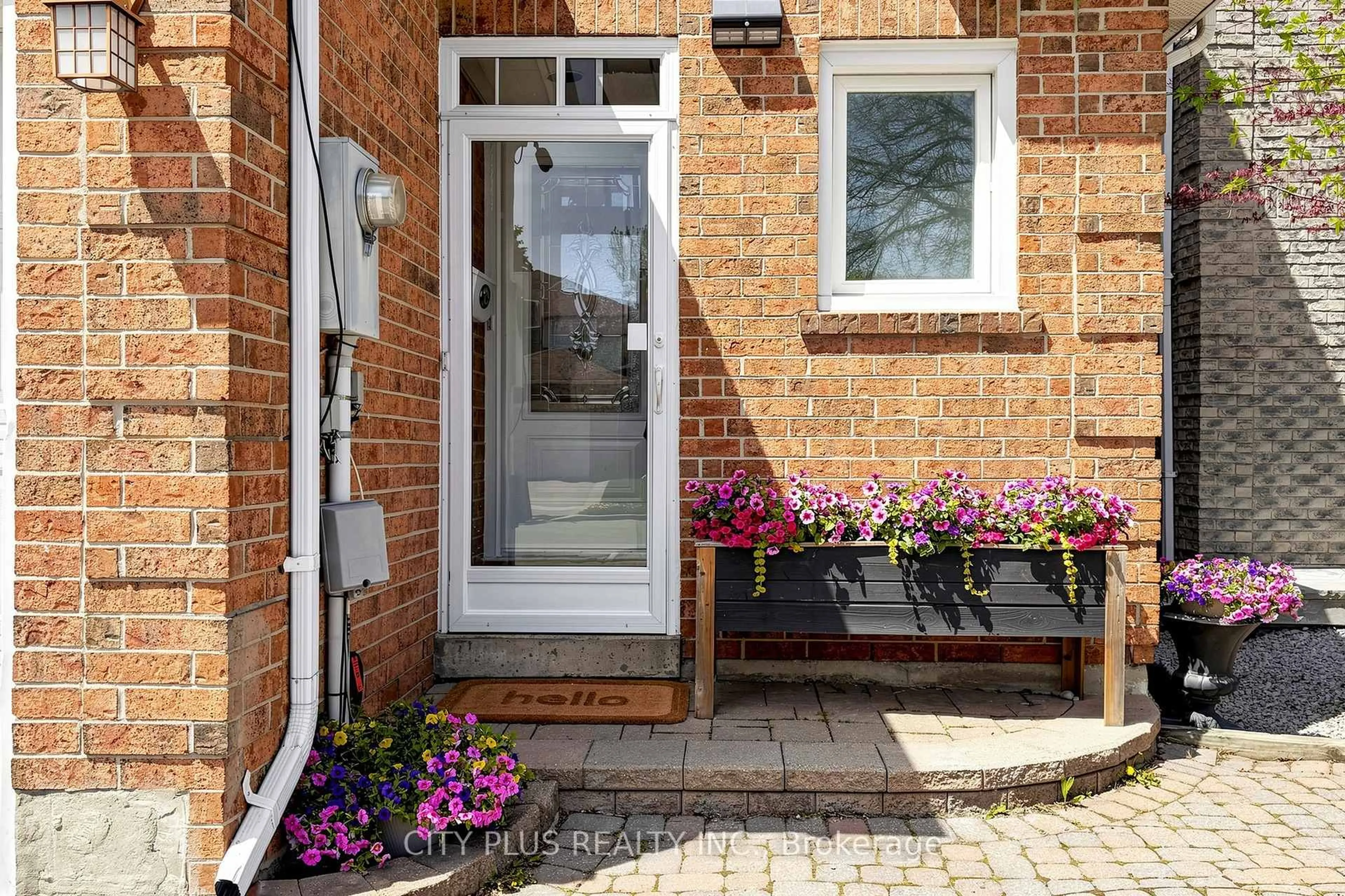Indoor entryway for 110 Glenmanor Way, Vaughan Ontario L4J 3E5