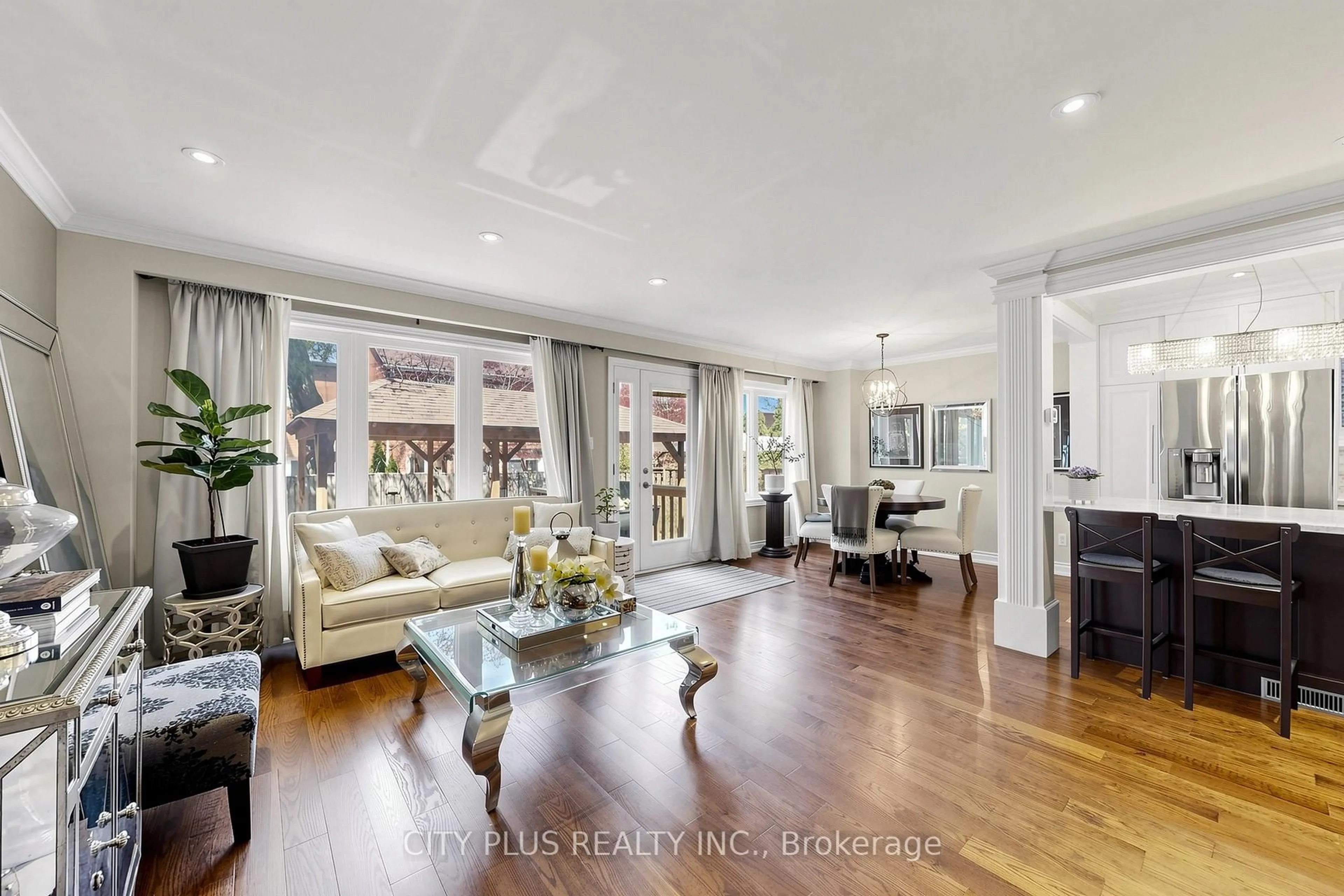 Living room with furniture, unknown for 110 Glenmanor Way, Vaughan Ontario L4J 3E5