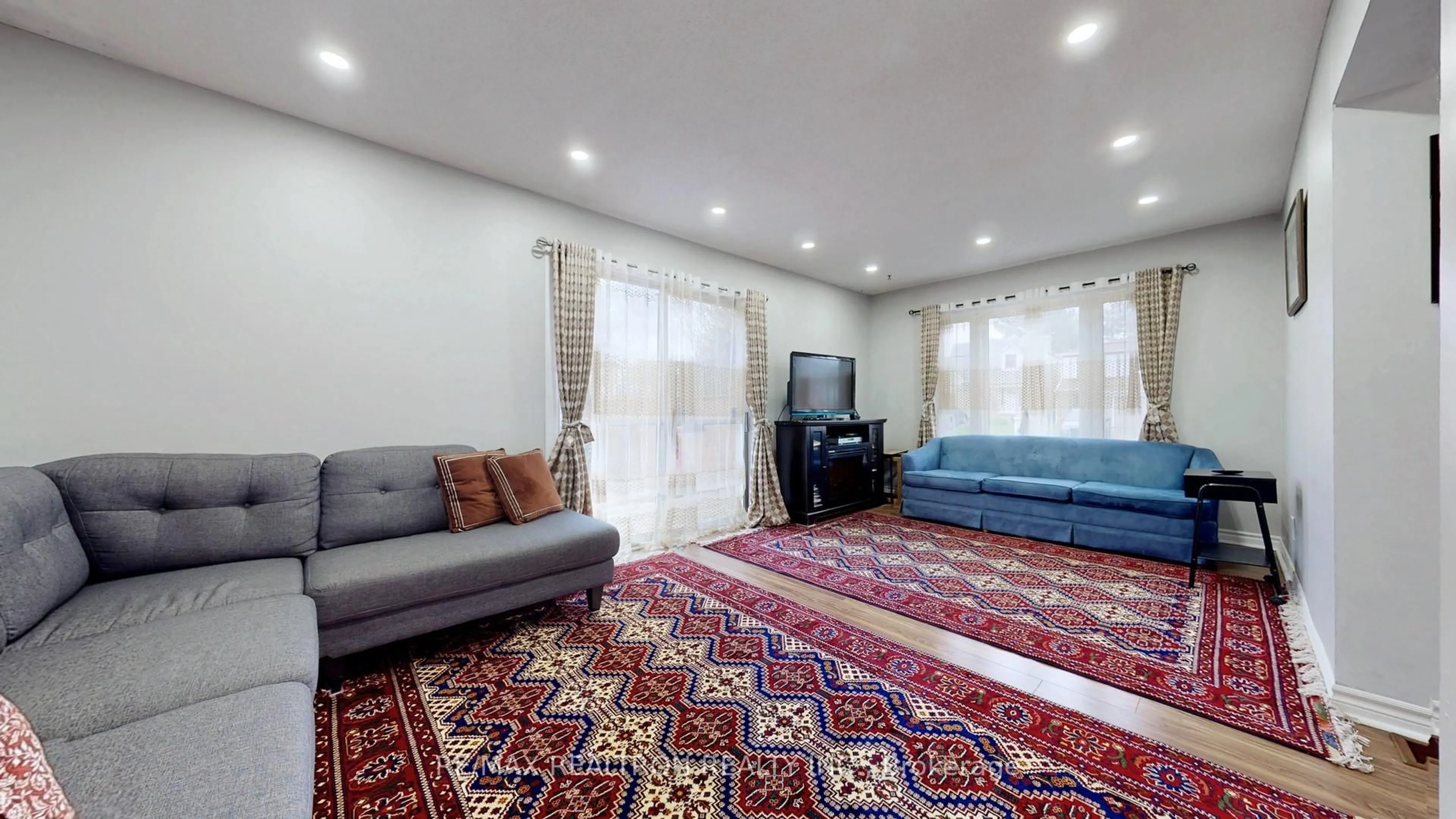 Living room with furniture, carpet floor for 159 Patterson St, Newmarket Ontario L3Y 3L4