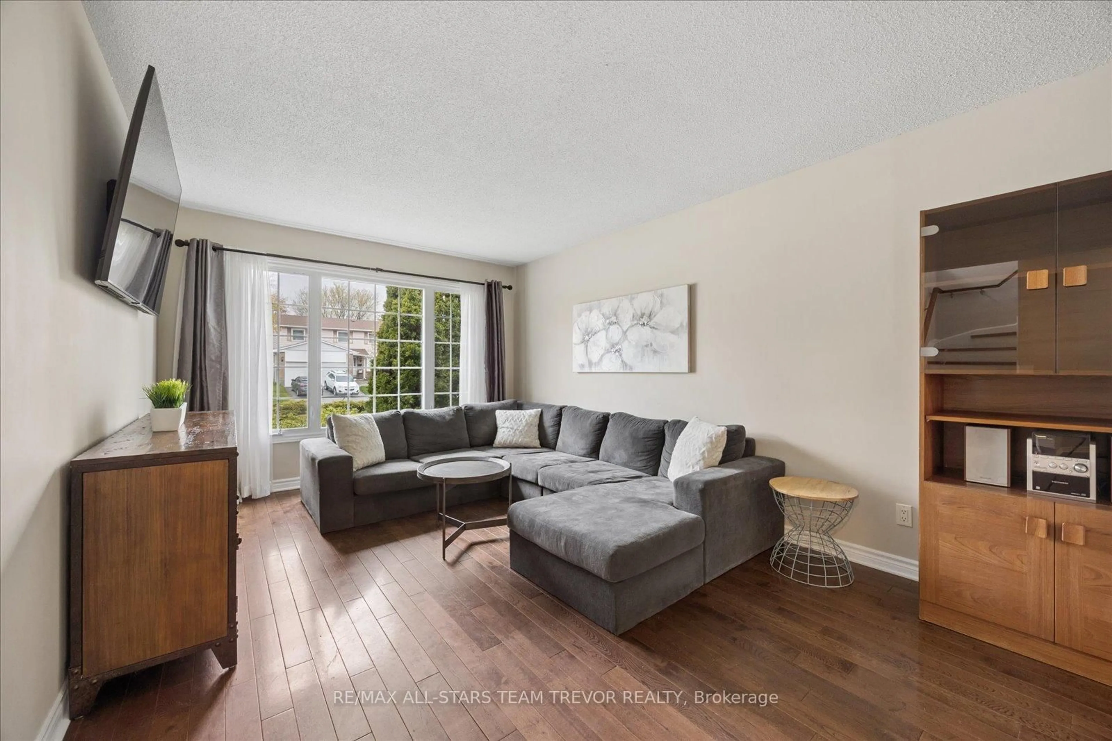 Living room with furniture, wood/laminate floor for 123 Lowe Blvd, Newmarket Ontario L3Y 5T3