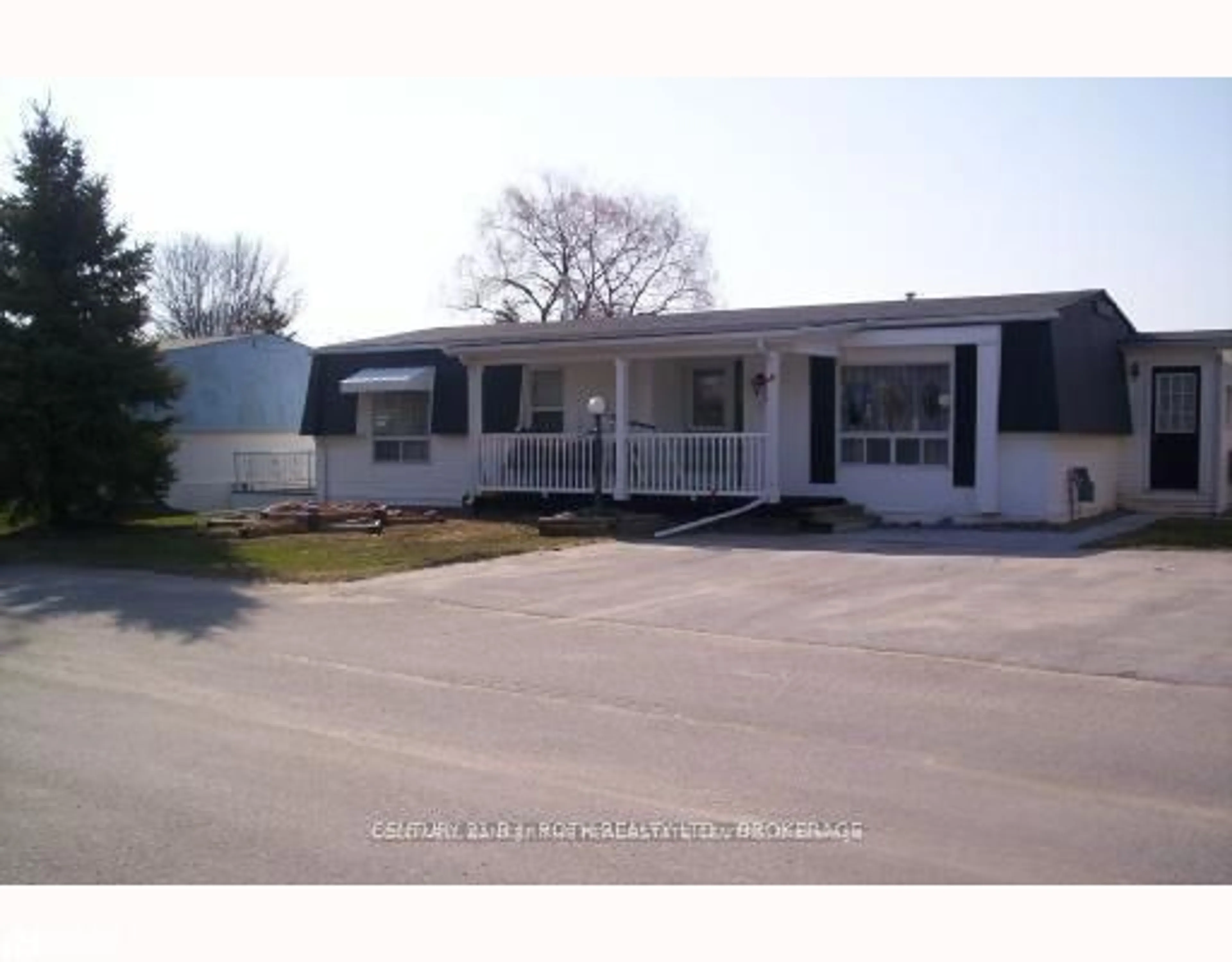 Home with vinyl exterior material, street for 17 Linden Lane, Innisfil Ontario L9S 1P4