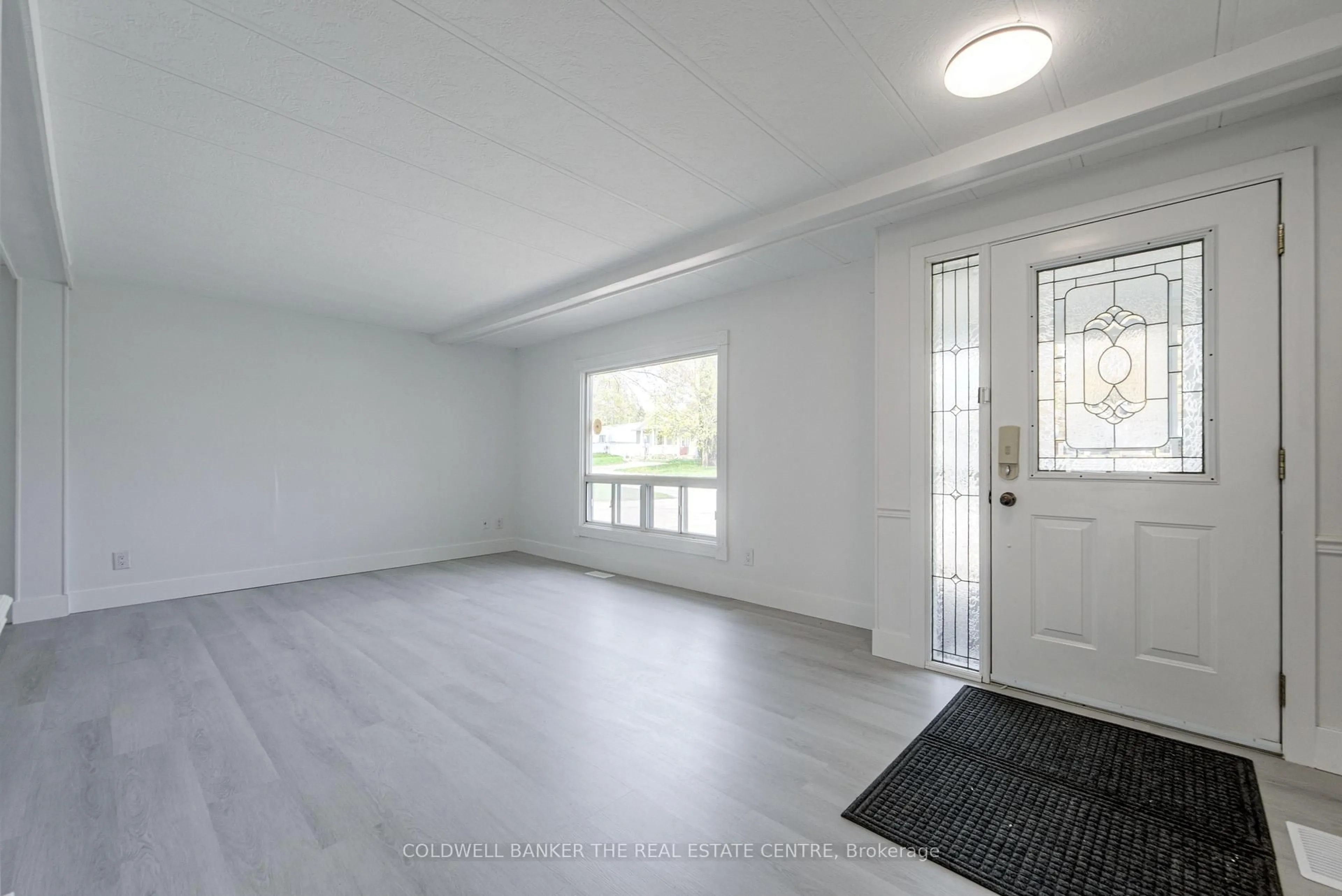 A pic of a room for 17 Linden Lane, Innisfil Ontario L9S 1P4