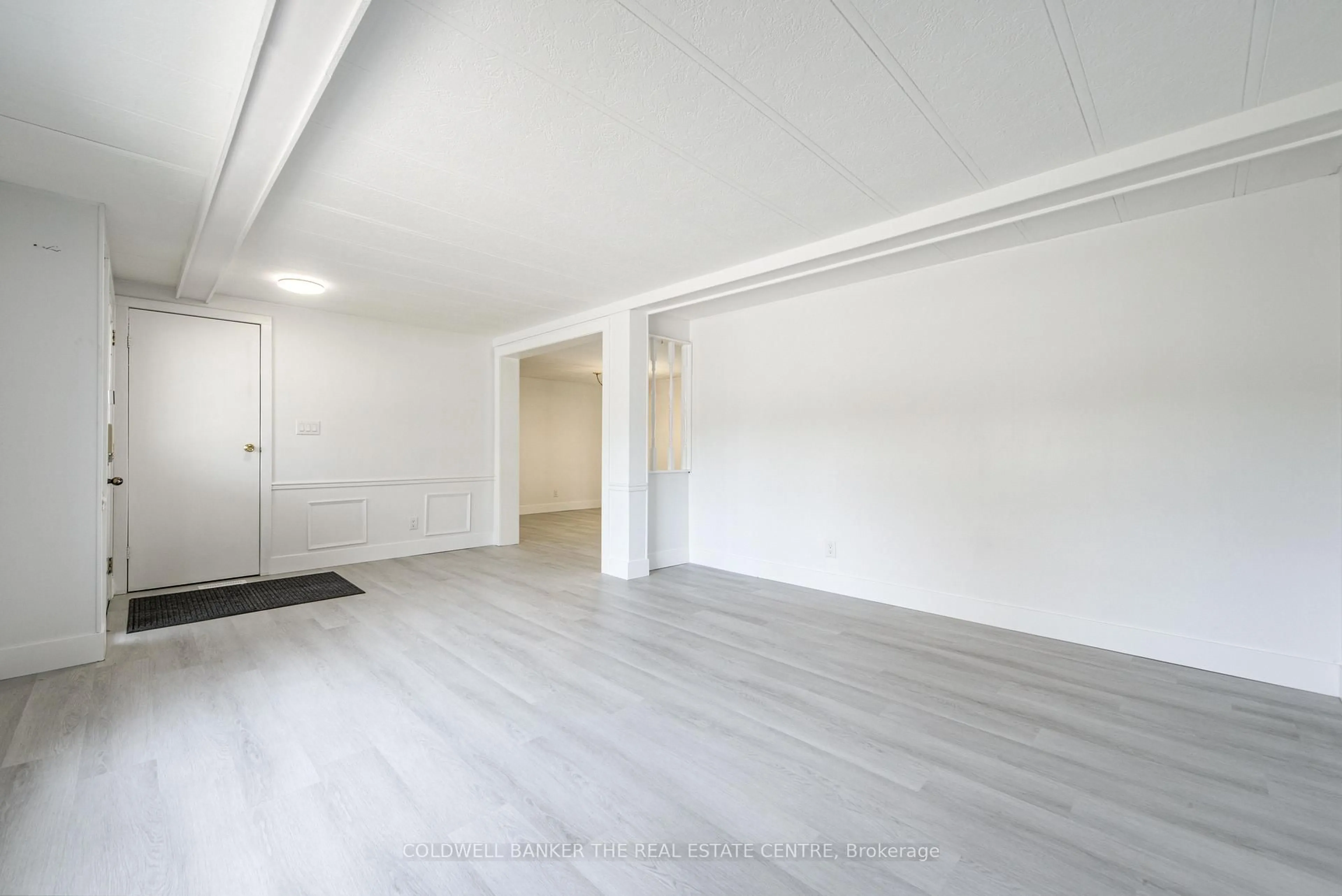 A pic of a room for 17 Linden Lane, Innisfil Ontario L9S 1P4