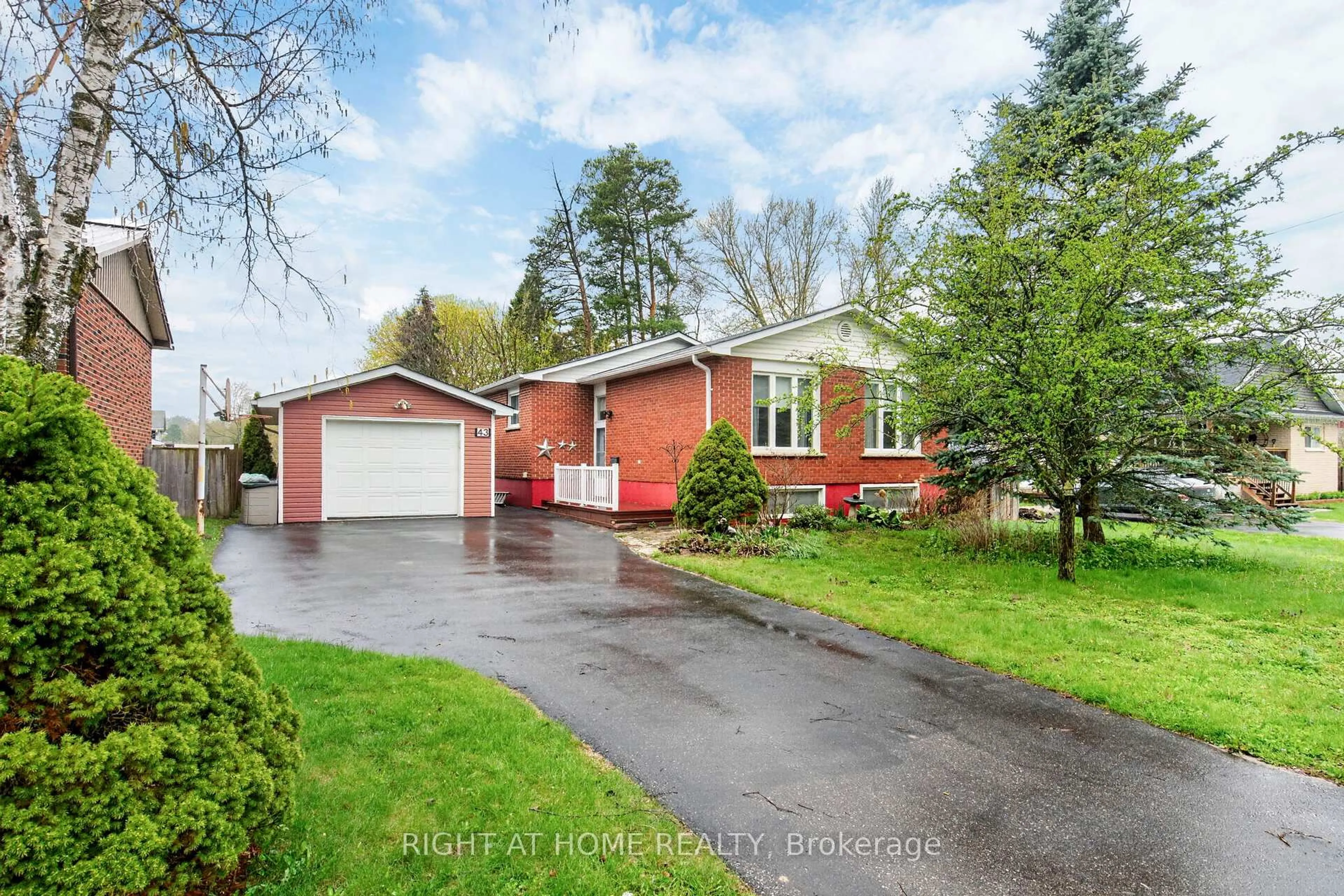 A pic from outside/outdoor area/front of a property/back of a property/a pic from drone, street for 43 Vernon St, Essa Ontario L0M 1B0