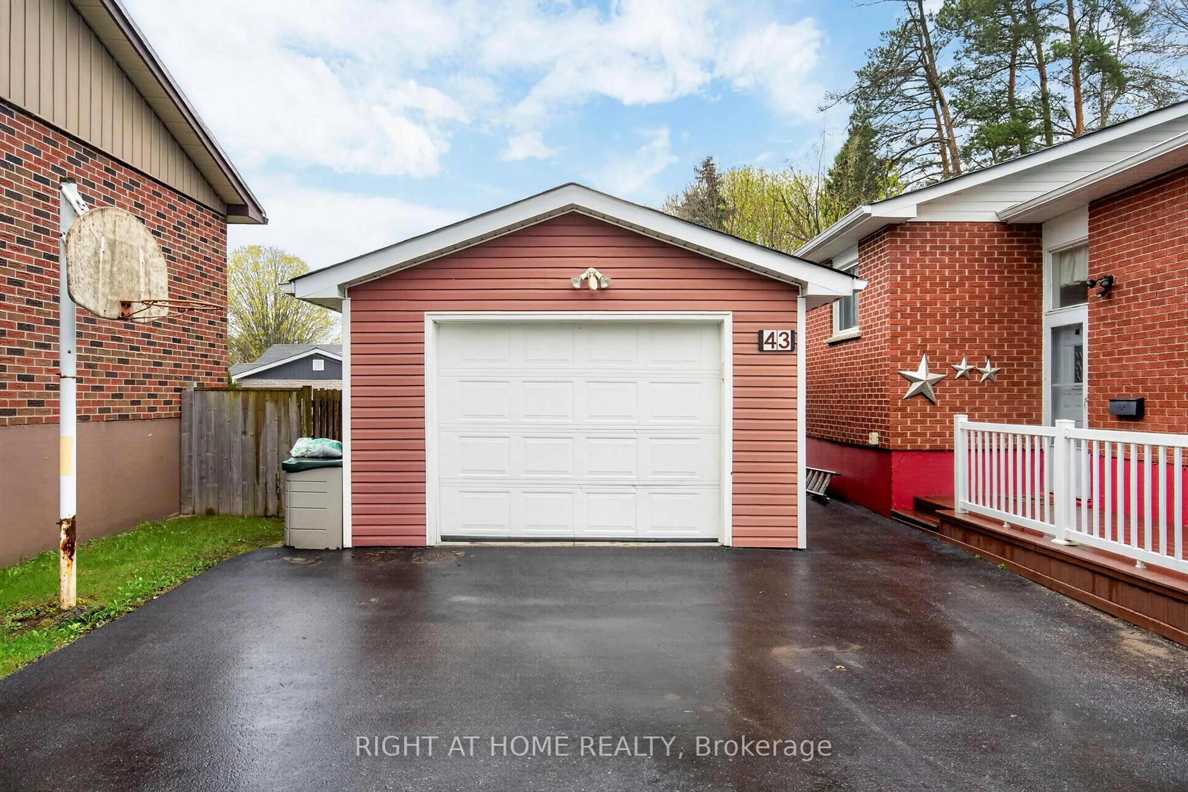 Unknown for 43 Vernon St, Essa Ontario L0M 1B0