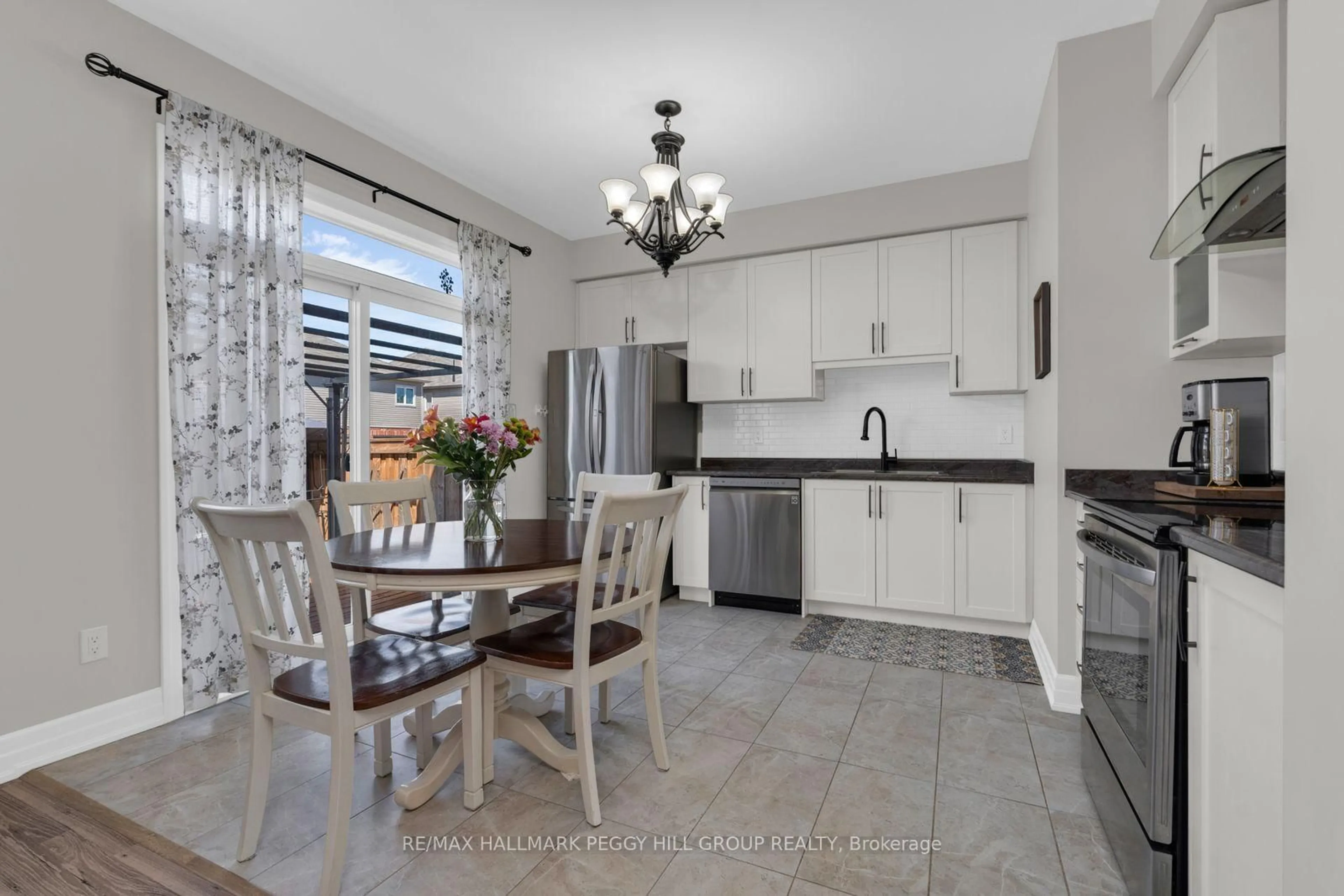 Open concept kitchen, ceramic/tile floor for 171 Wagner Cres, Essa Ontario L3W 0R7