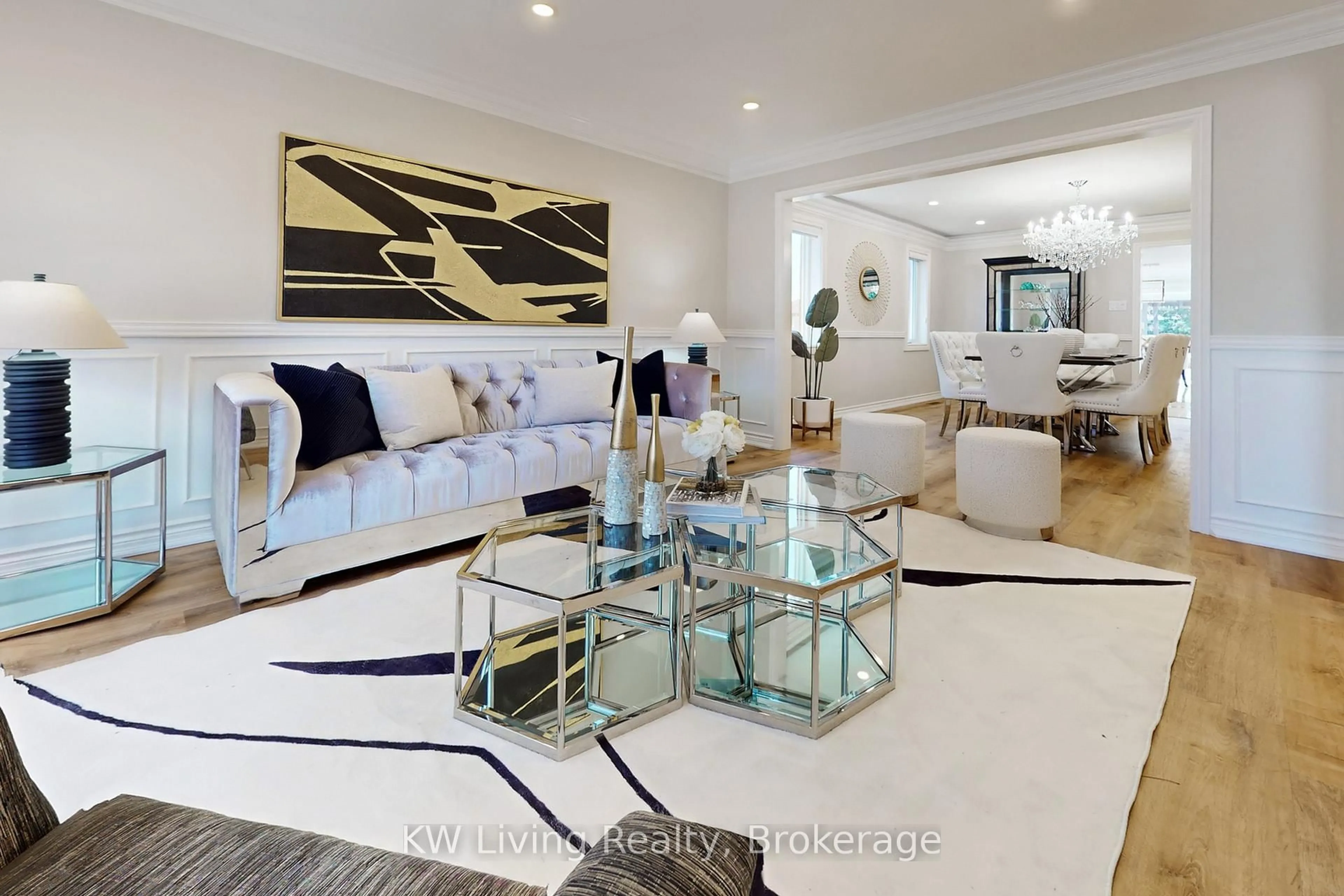 Living room with furniture, unknown for 7 Kingmount Cres, Richmond Hill Ontario L4B 3W5