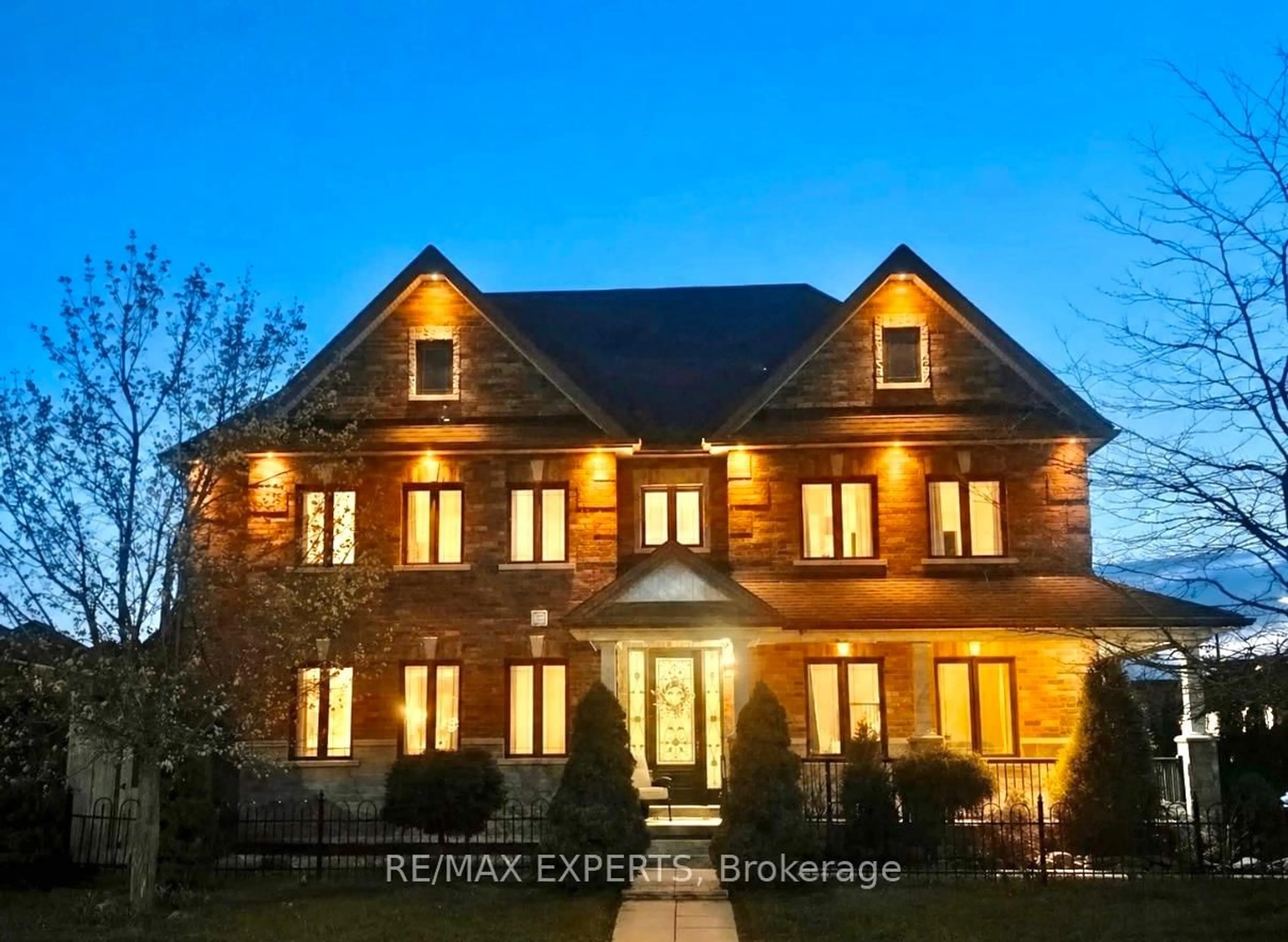 Home with brick exterior material, building for 39 Morrison Ave, New Tecumseth Ontario L9R 0H4