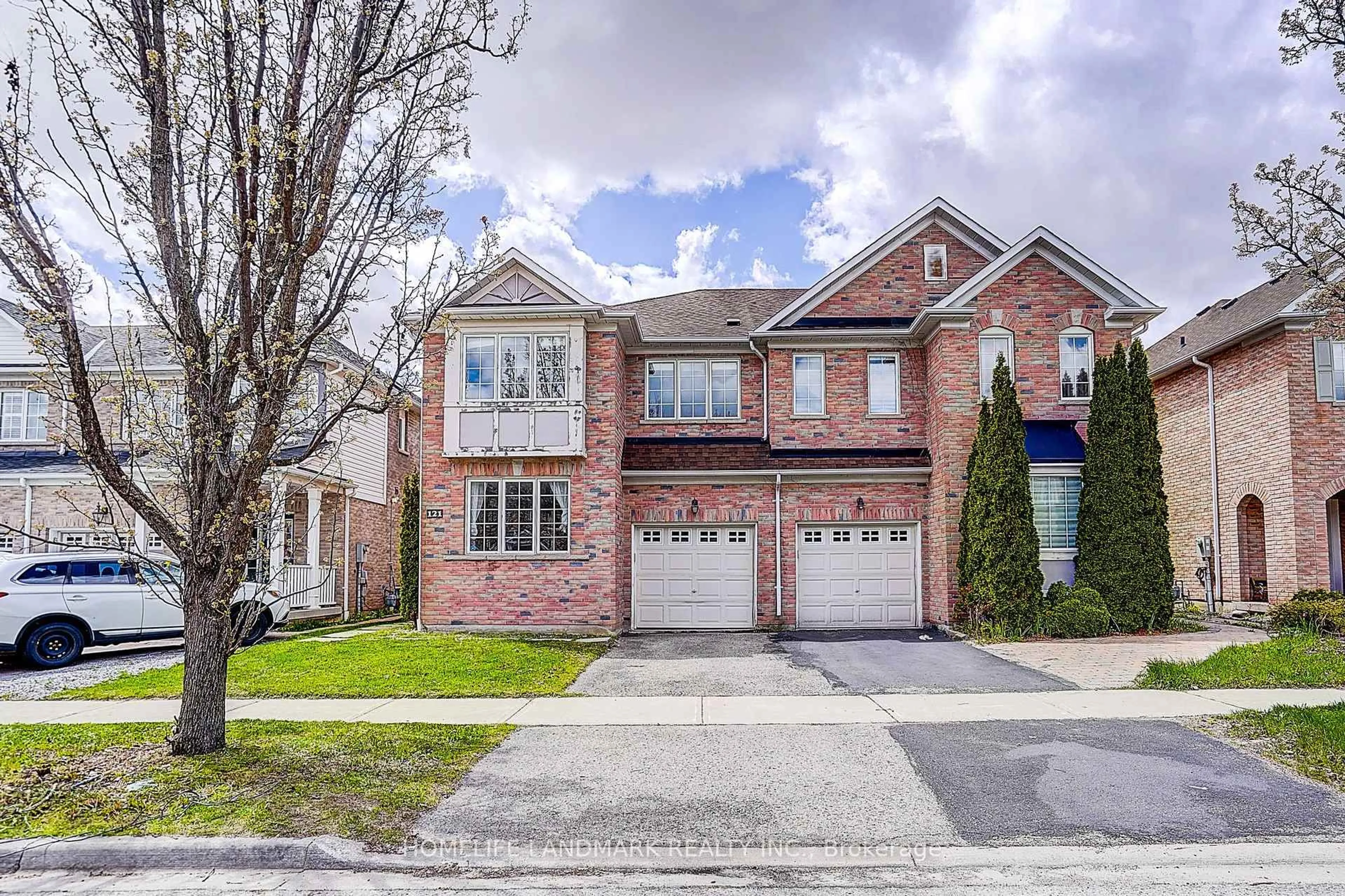 Home with brick exterior material, street for 121 Lowther Ave, Richmond Hill Ontario L4E 4P4
