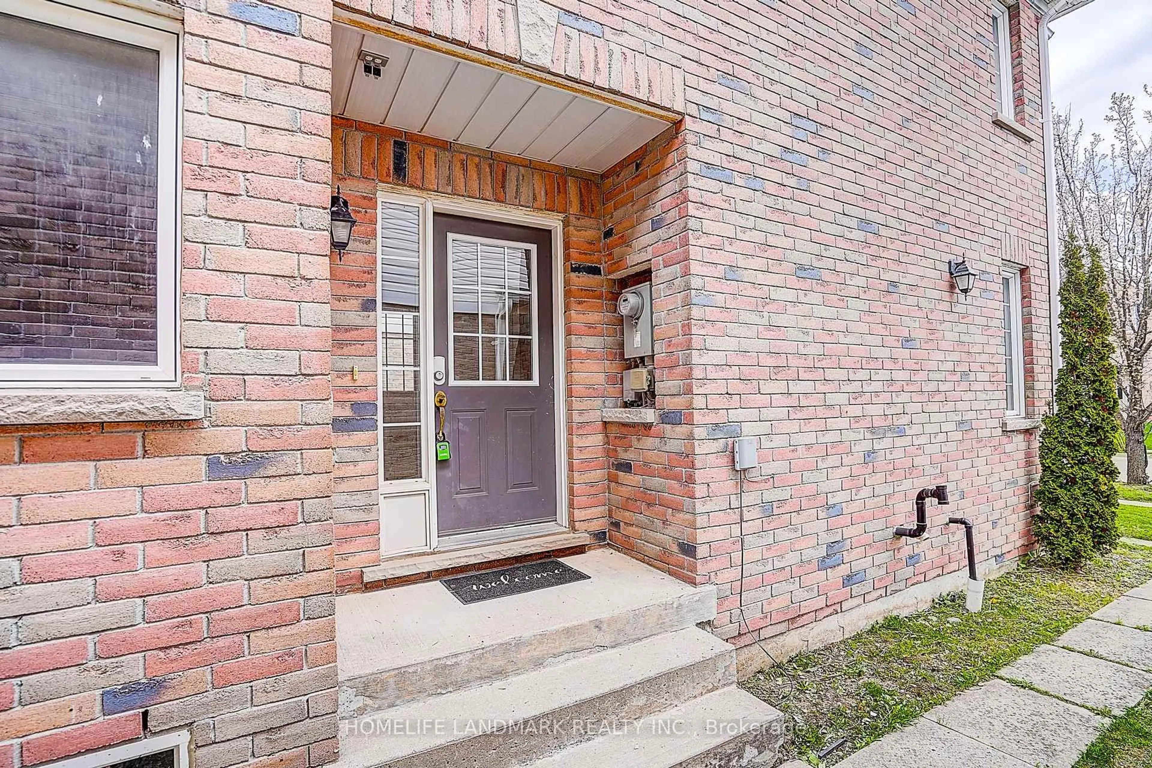 Home with brick exterior material, street for 121 Lowther Ave, Richmond Hill Ontario L4E 4P4