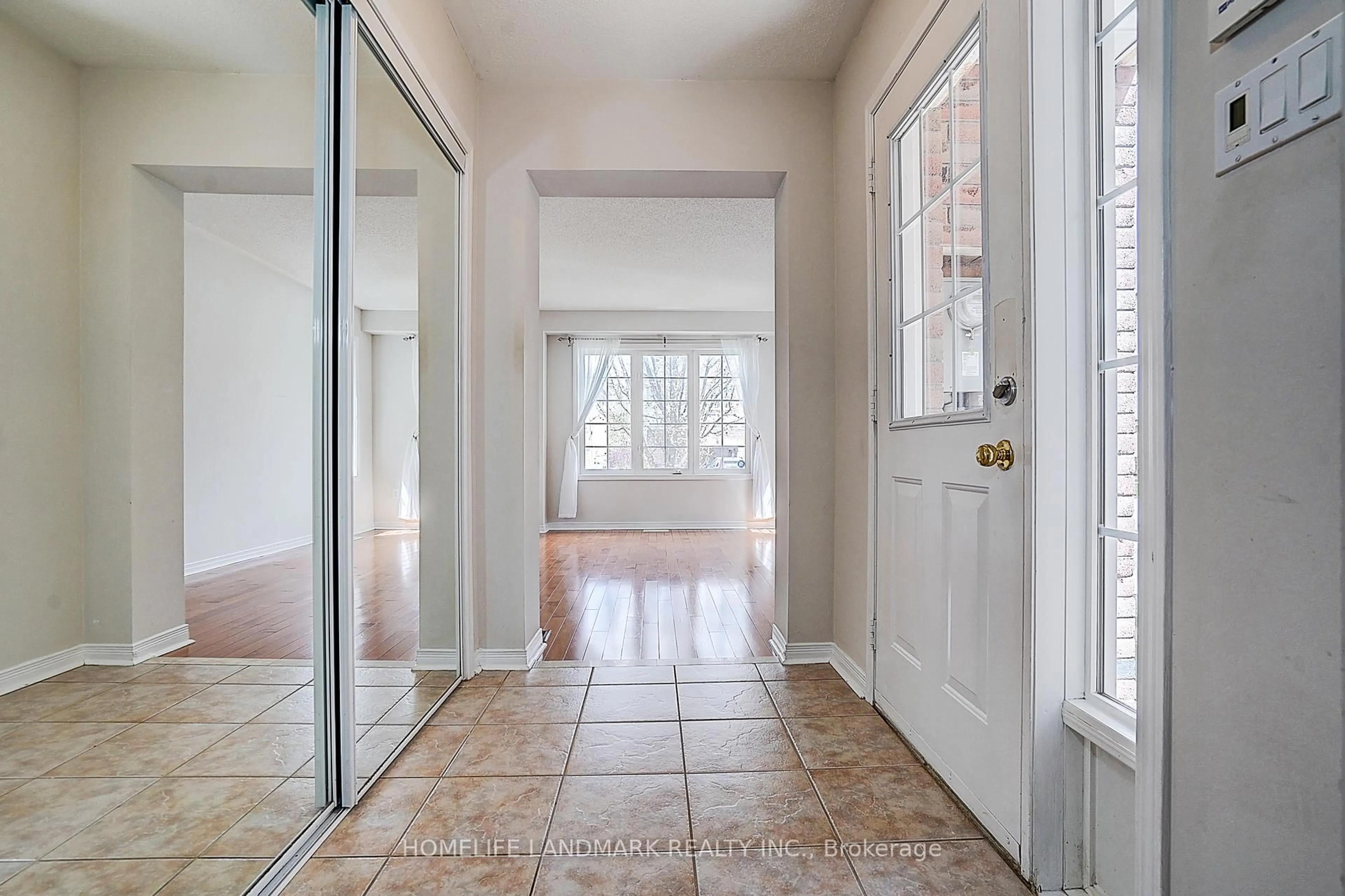 Indoor entryway for 121 Lowther Ave, Richmond Hill Ontario L4E 4P4