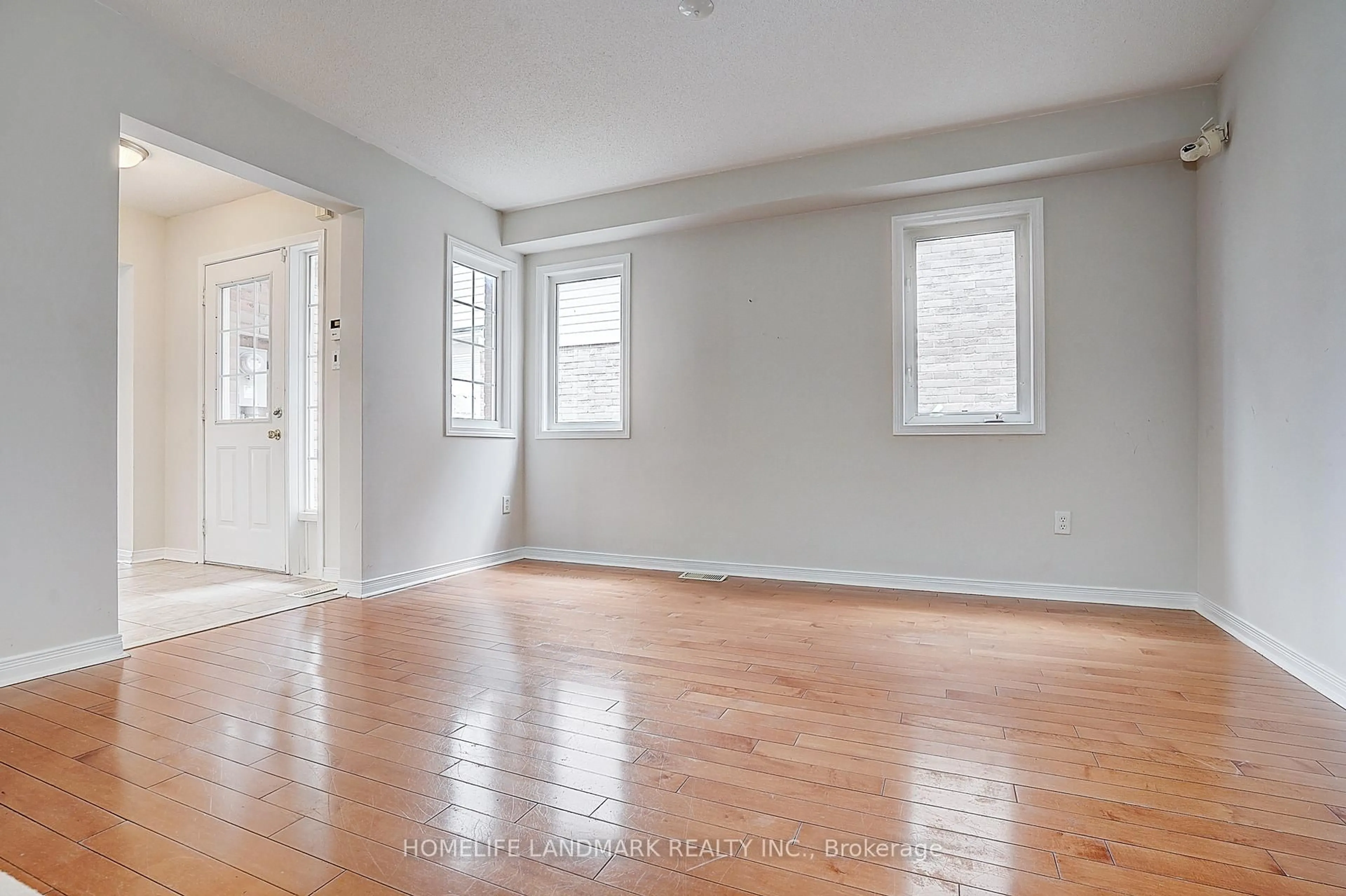 A pic of a room for 121 Lowther Ave, Richmond Hill Ontario L4E 4P4