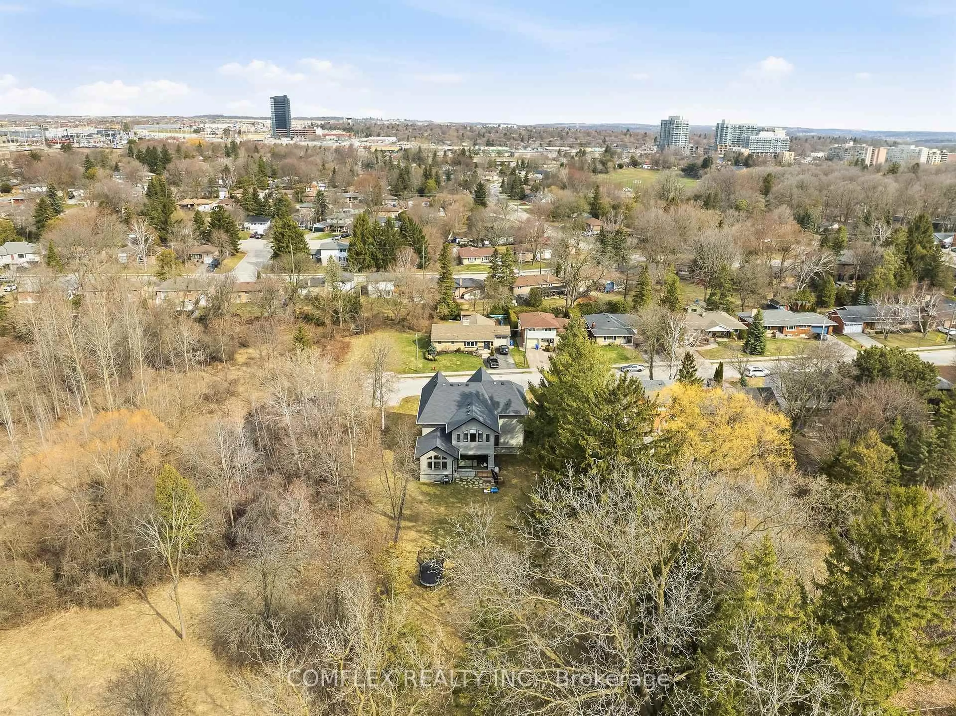 A pic from outside/outdoor area/front of a property/back of a property/a pic from drone, unknown for 108 Avenue Rd, Newmarket Ontario L3Y 1N3